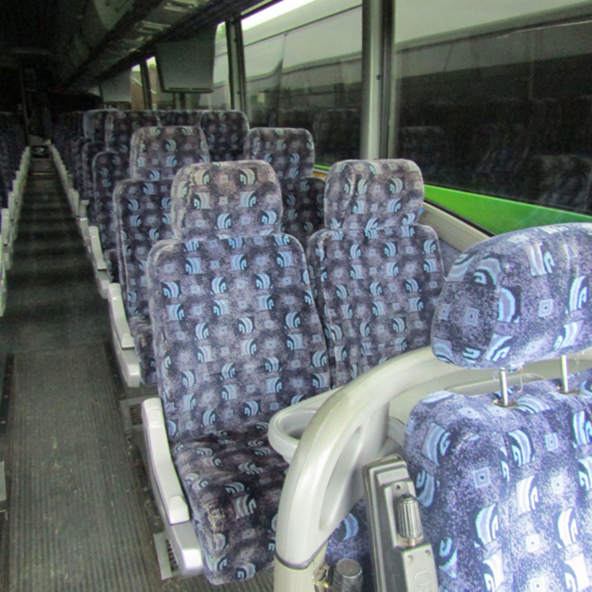 2008 MCI J4500 56-Passenger Charter Bus - Dual Axle, VIN 2MG3JMEA88W064984, 612,041 Miles (Bus 205), - Bild 4 aus 8