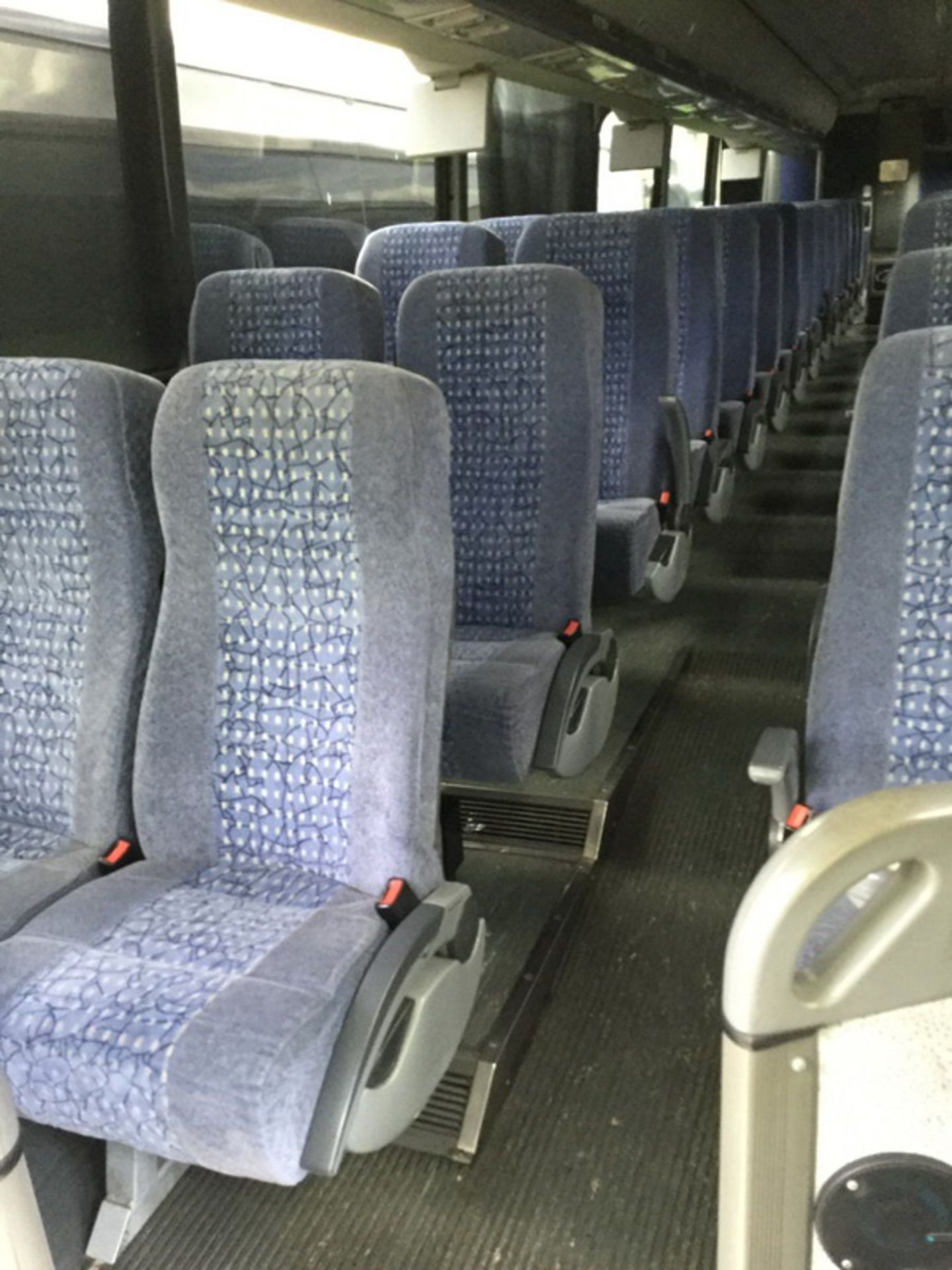 2011 MCI J4500 56-Passenger Charter Bus - Dual Axle, VIN 2MG3JMEA0BW065689, 487,843 Miles (Bus - Bild 9 aus 9