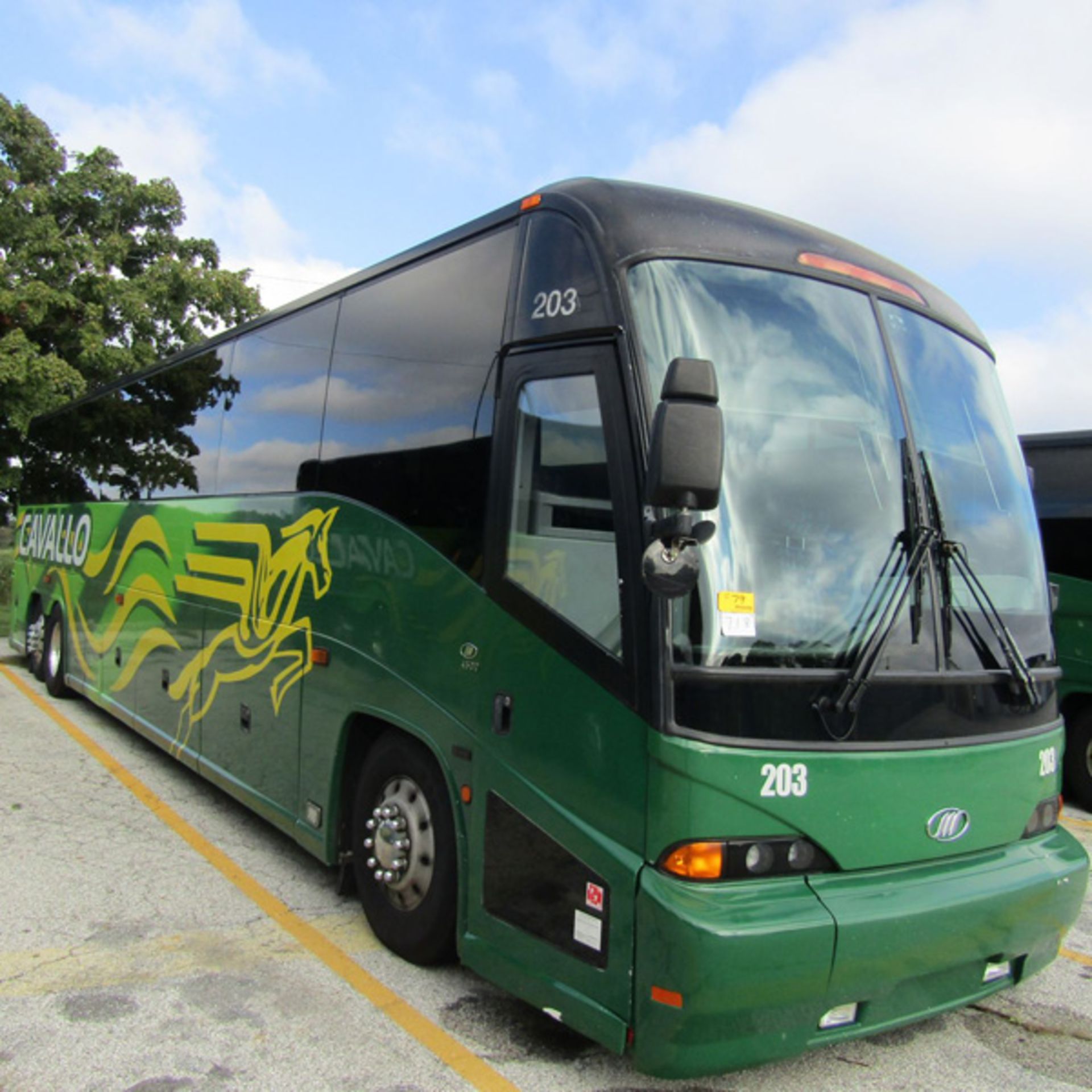 2008 MCI J4500 56-Passenger Charter Bus - Dual Axle, VIN 2MG3JMEA0BW64621, 632,102 Miles (Bus