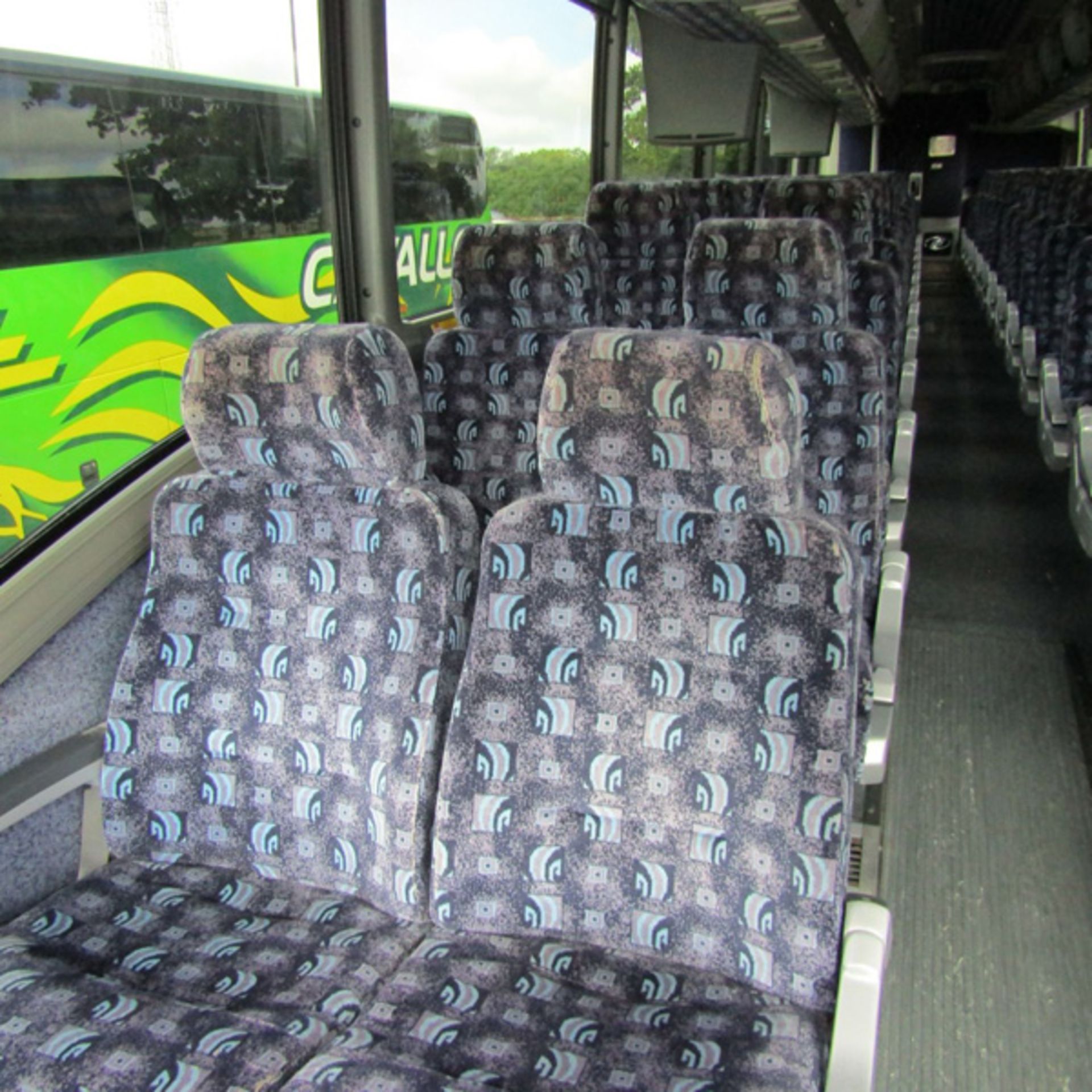 2008 MCI J4500 56-Passenger Charter Bus - Dual Axle, VIN 2MG3JMEA0BW64621, 632,102 Miles (Bus - Bild 7 aus 8