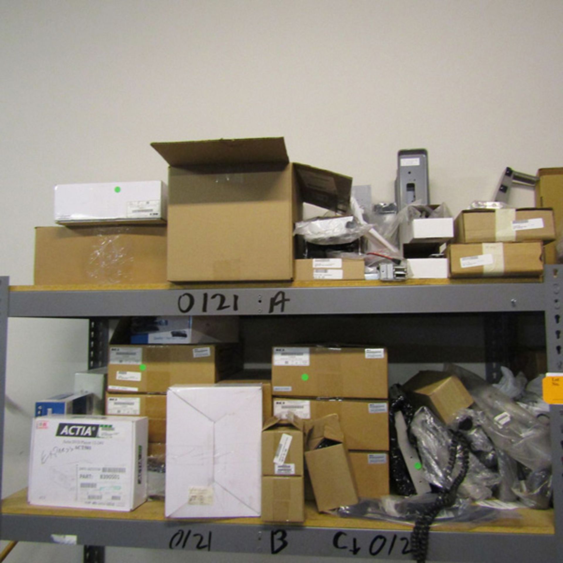 Lot of Assorted Spare Parts to Include: Misc. 15.6" LCD Monitors, Speakers, Radios, Brake Pads & - Bild 4 aus 4