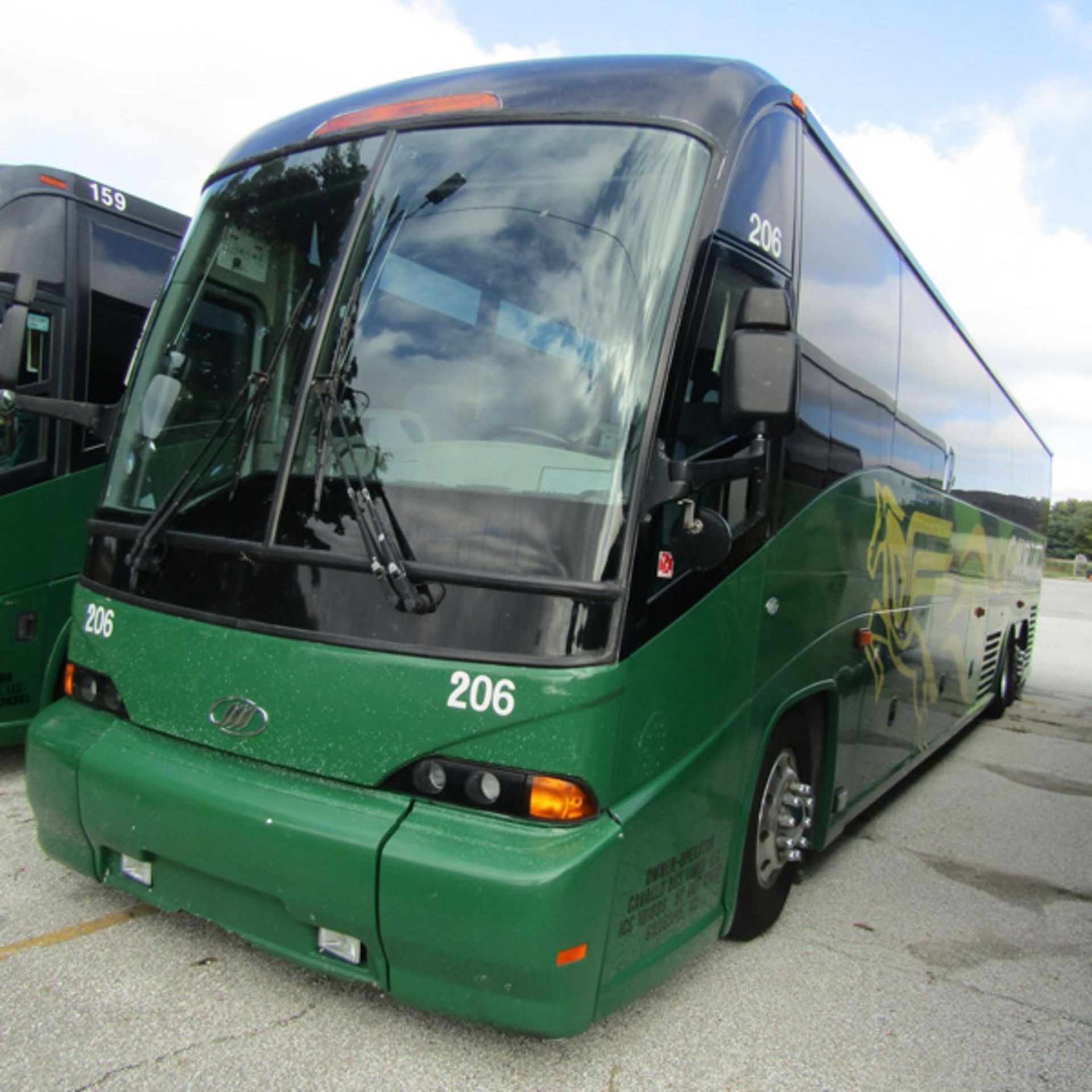 2009 MCI J4500 56-Passenger Charter Bus - Dual Axle, VIN 2MG3JMEA0BW65167, 582,612 Miles (Bus - Bild 3 aus 8