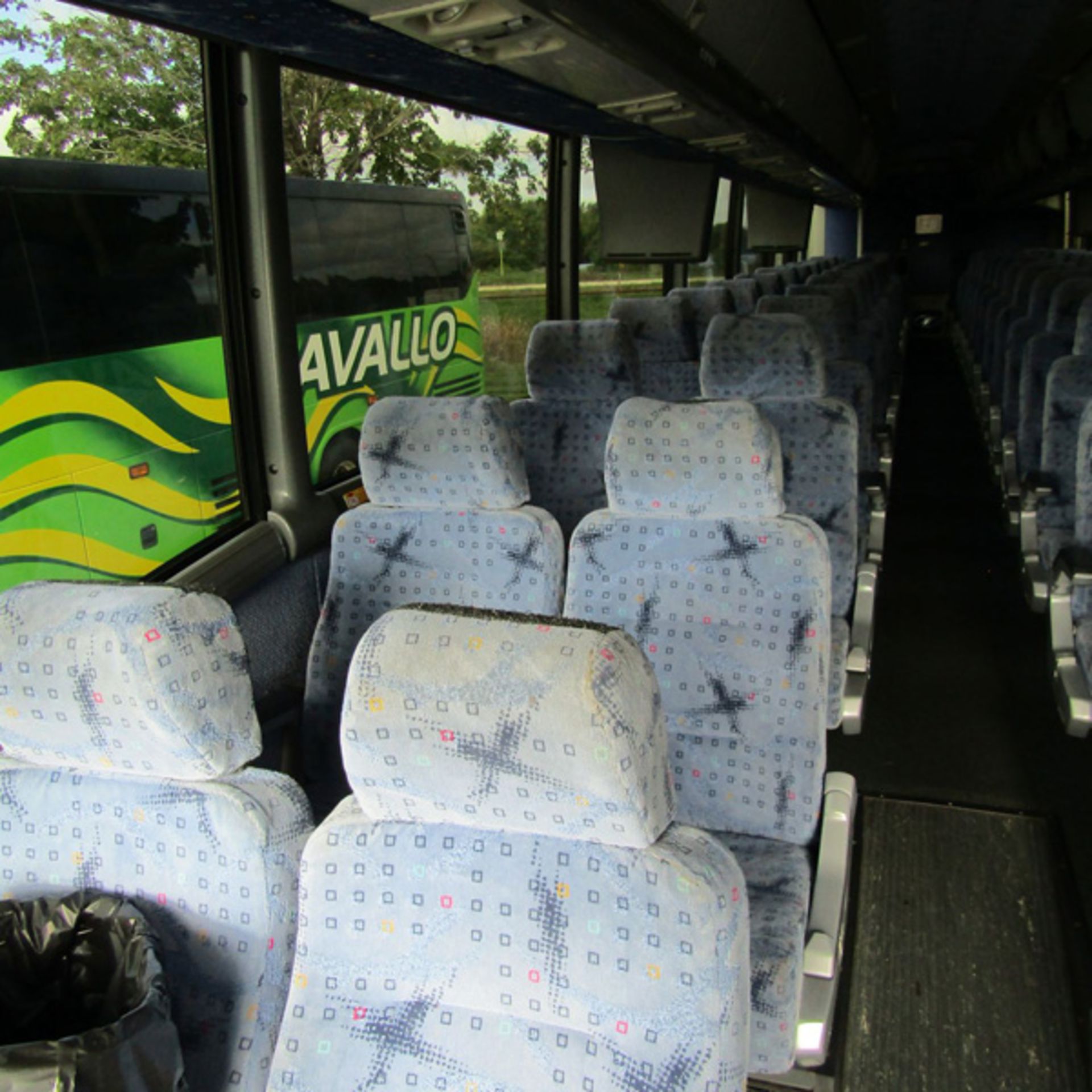 2008 MCI J4500 56-Passenger Charter Bus - Dual Axle, VIN 2MG3JMEA0BW64505, 636,819 Miles (Bus - Bild 7 aus 8