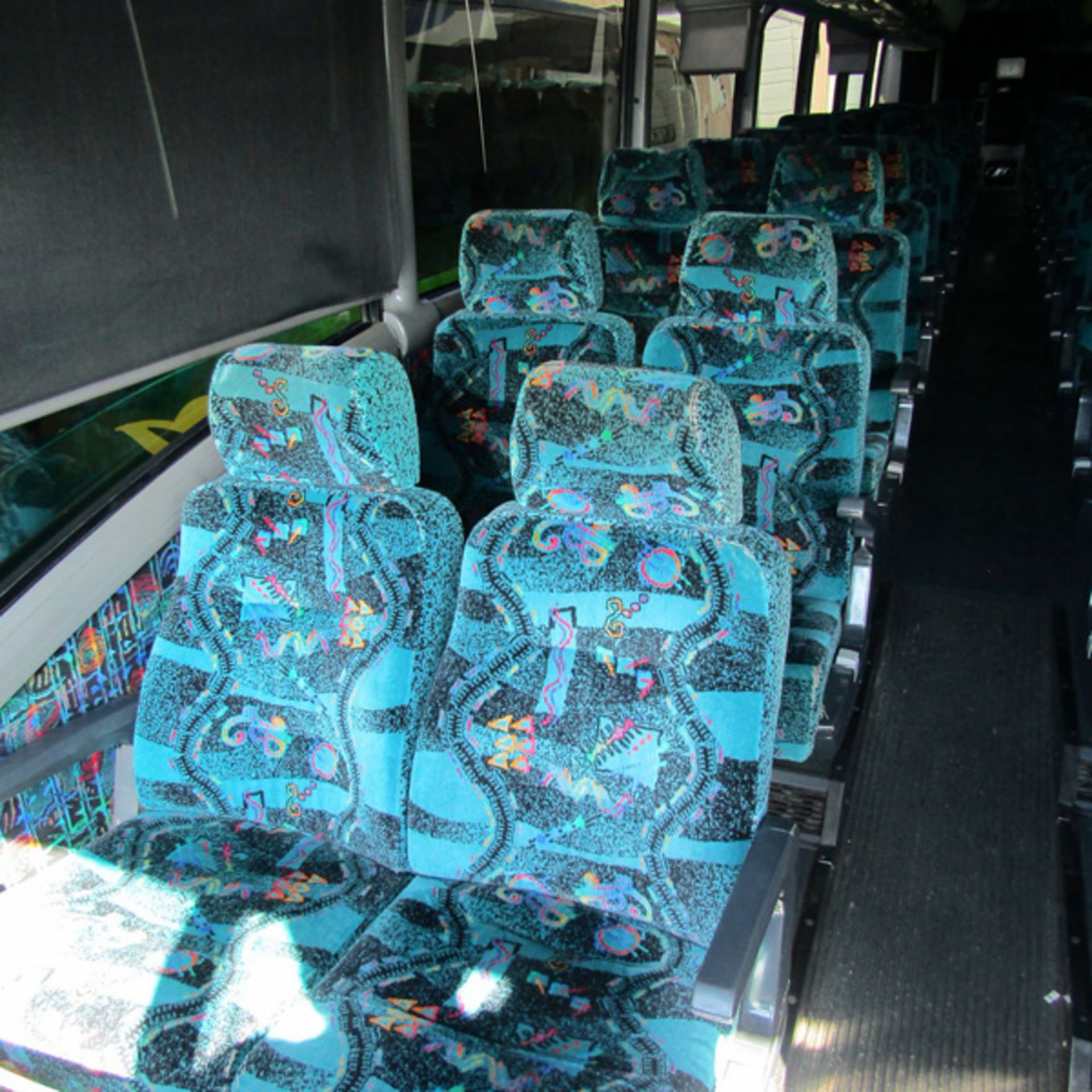 2007 MCI J4500 56-Passenger Charter Bus - Dual Axle,VIN 2M93JMDA67W063963, 635,900 Miles (Bus - Bild 8 aus 8