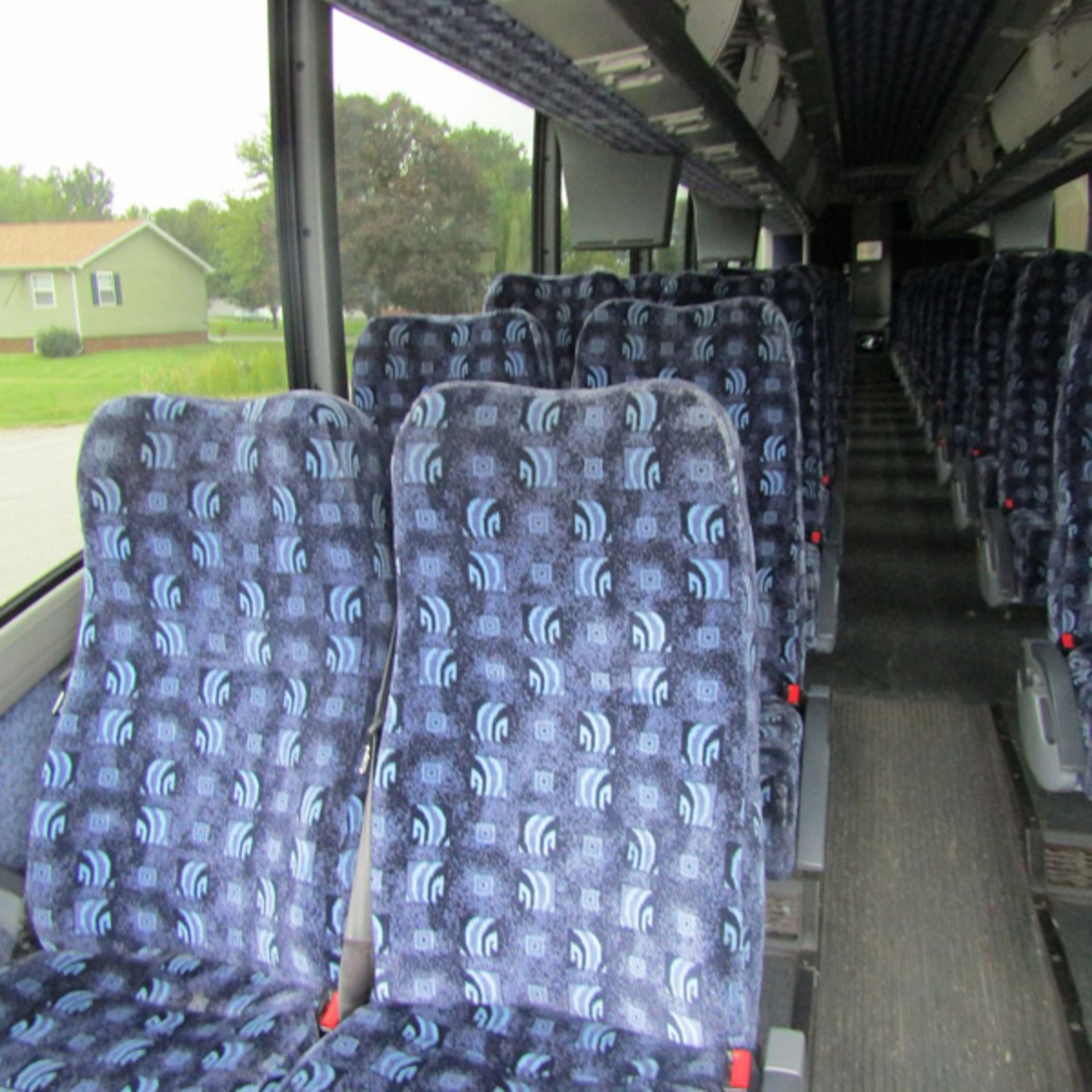 2012 MCI J4500 56-Passenger Charter Bus - Dual Axle, VIN 2MG3JMBA2CW066055, 423,316 Miles (Bus 226), - Bild 7 aus 8