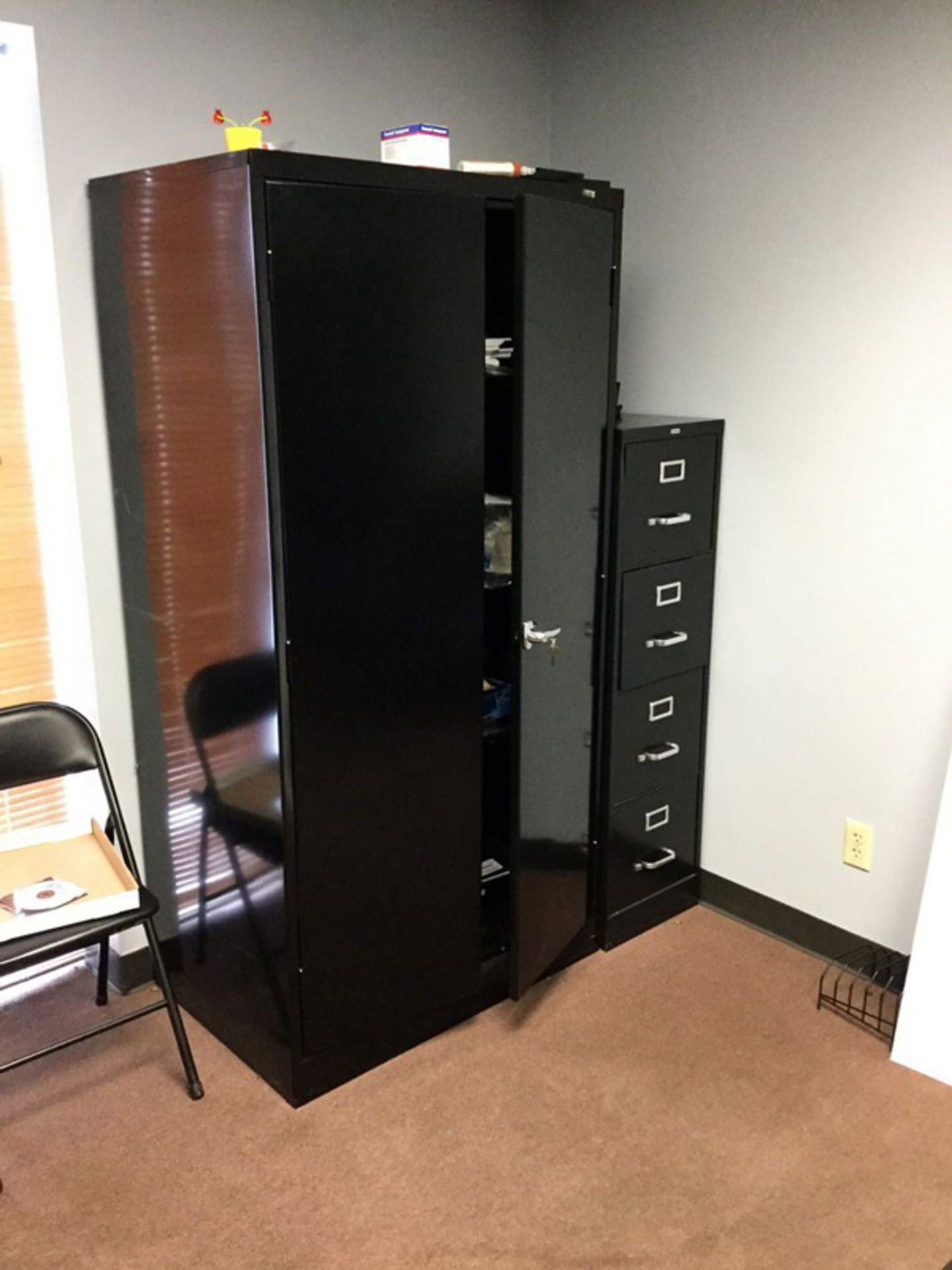Lot of Remaining Offices to Include: (1) L-Shaped Desk, Assorted Office Chairs, Filling Cabinets, ( - Bild 10 aus 10