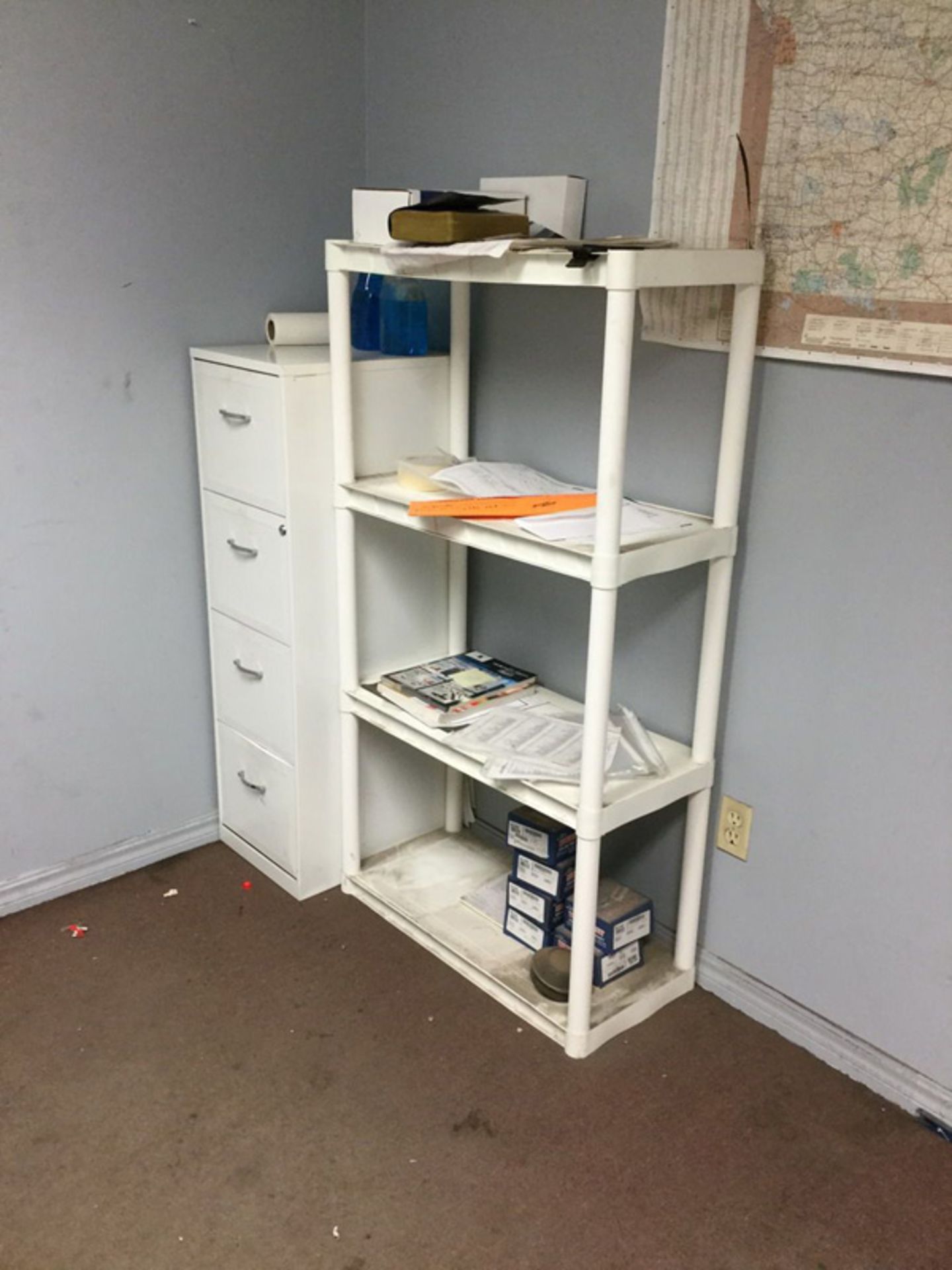 Lot of Remaining Offices to Include: (1) L-Shaped Desk, Assorted Office Chairs, Filling Cabinets, ( - Bild 2 aus 10