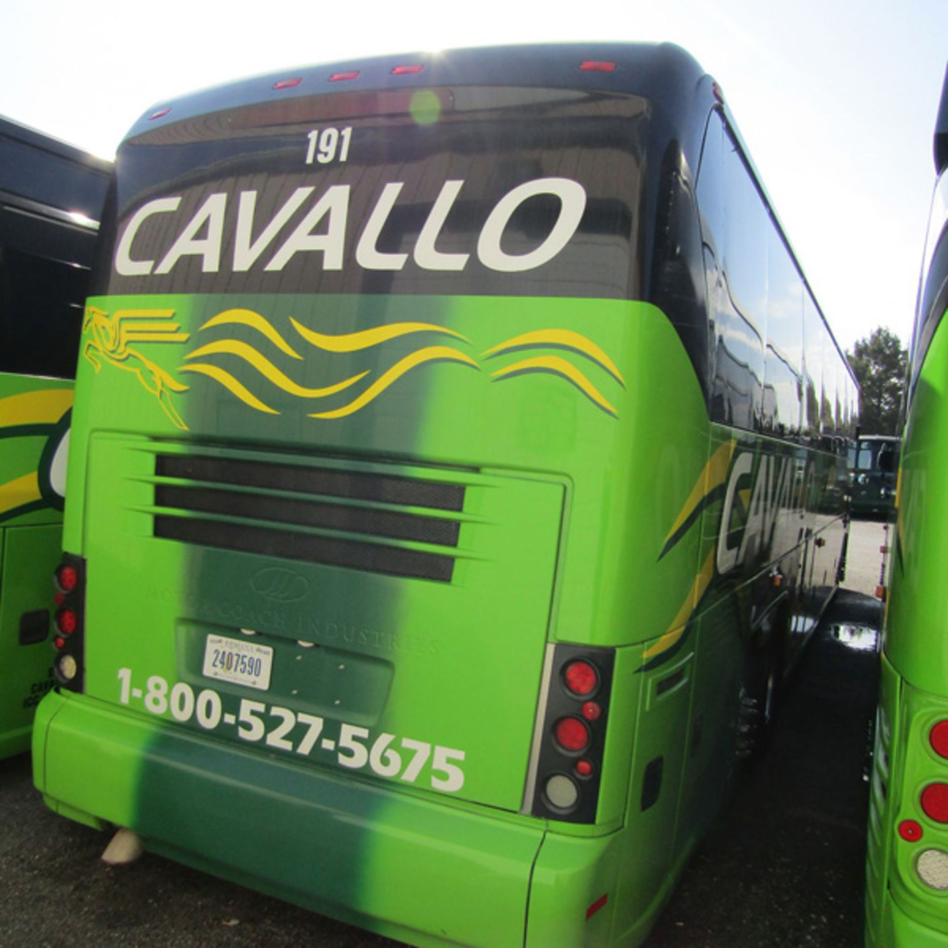 2007 MCI J4500 56-Passenger Charter Bus - Dual Axle,VIN 2M93JMDA67W063963, 635,900 Miles (Bus - Bild 4 aus 8