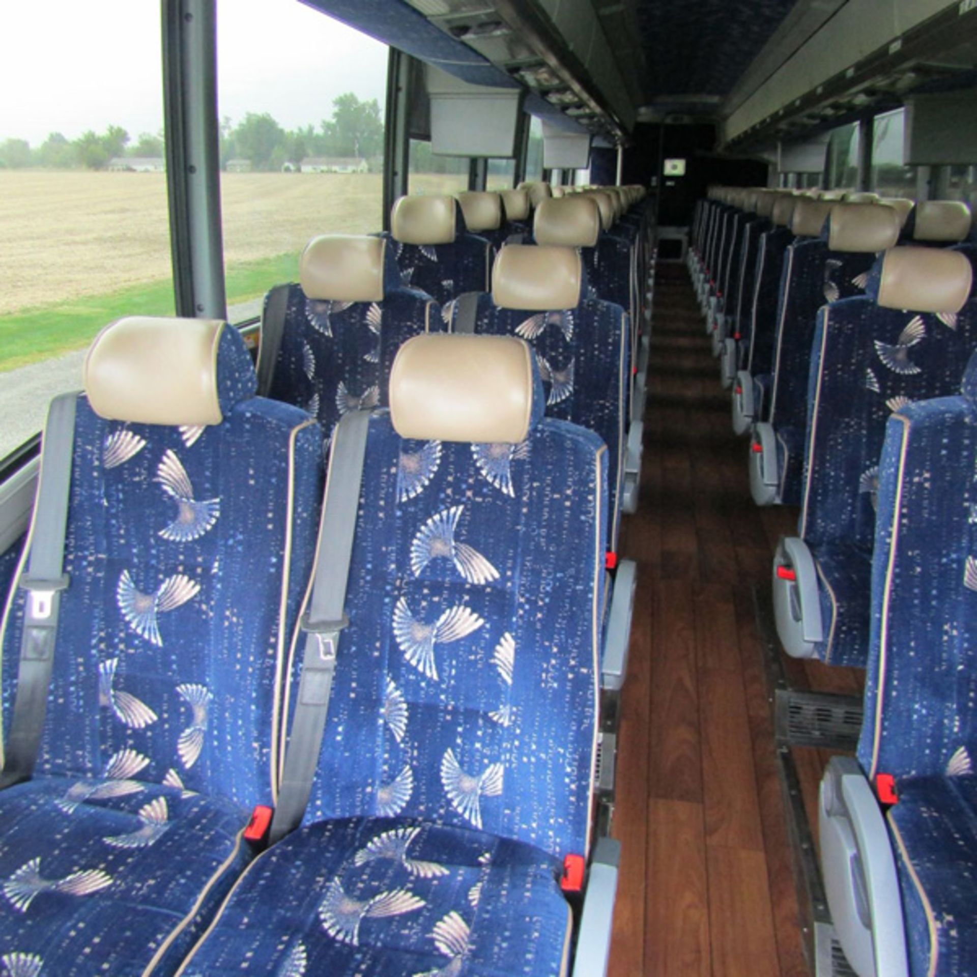 2015 MCI J4500 56-Passenger Charter Bus - Dual Axle, VIN 2MG3JMBA1FW067087, 205,194 Miles (Bus 247), - Bild 8 aus 9