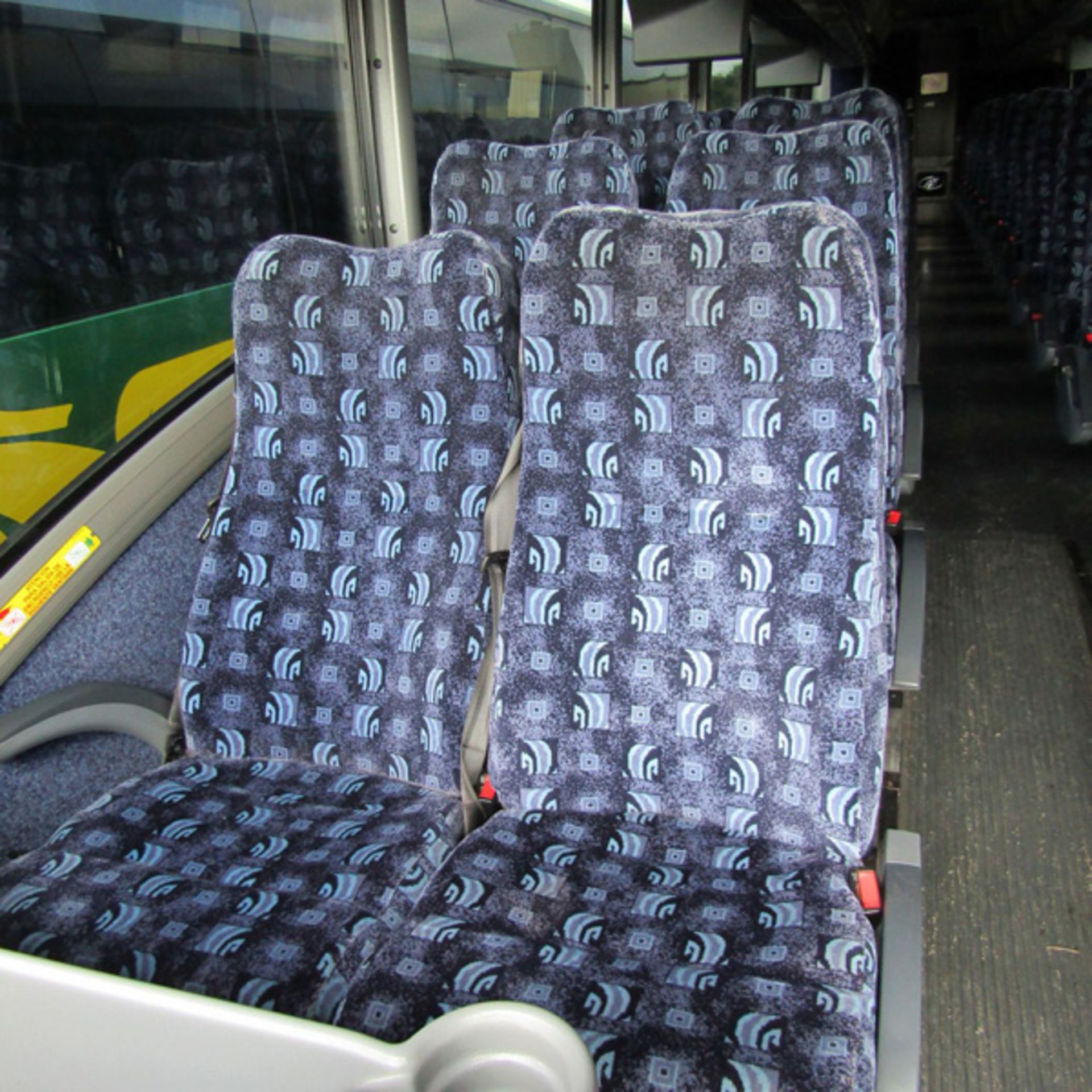 2012 MCI J4500 56-Passenger Charter Bus - Dual Axle, VIN 2MG3JMEA0BW66043 404,310 Miles (Bus 224), - Bild 7 aus 8