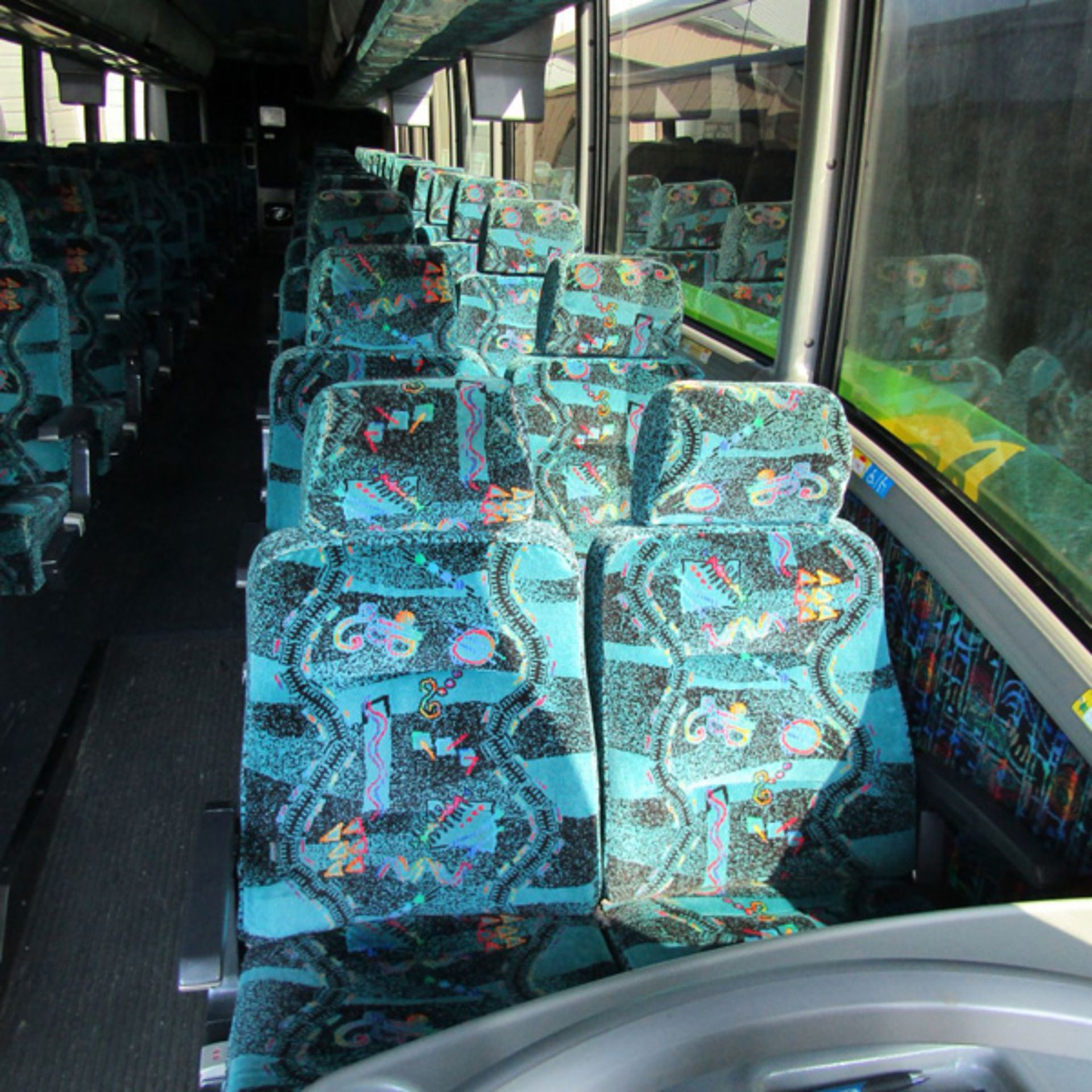 2007 MCI J4500 56-Passenger Charter Bus - Dual Axle,VIN 2M93JMDA67W063963, 635,900 Miles (Bus - Bild 7 aus 8