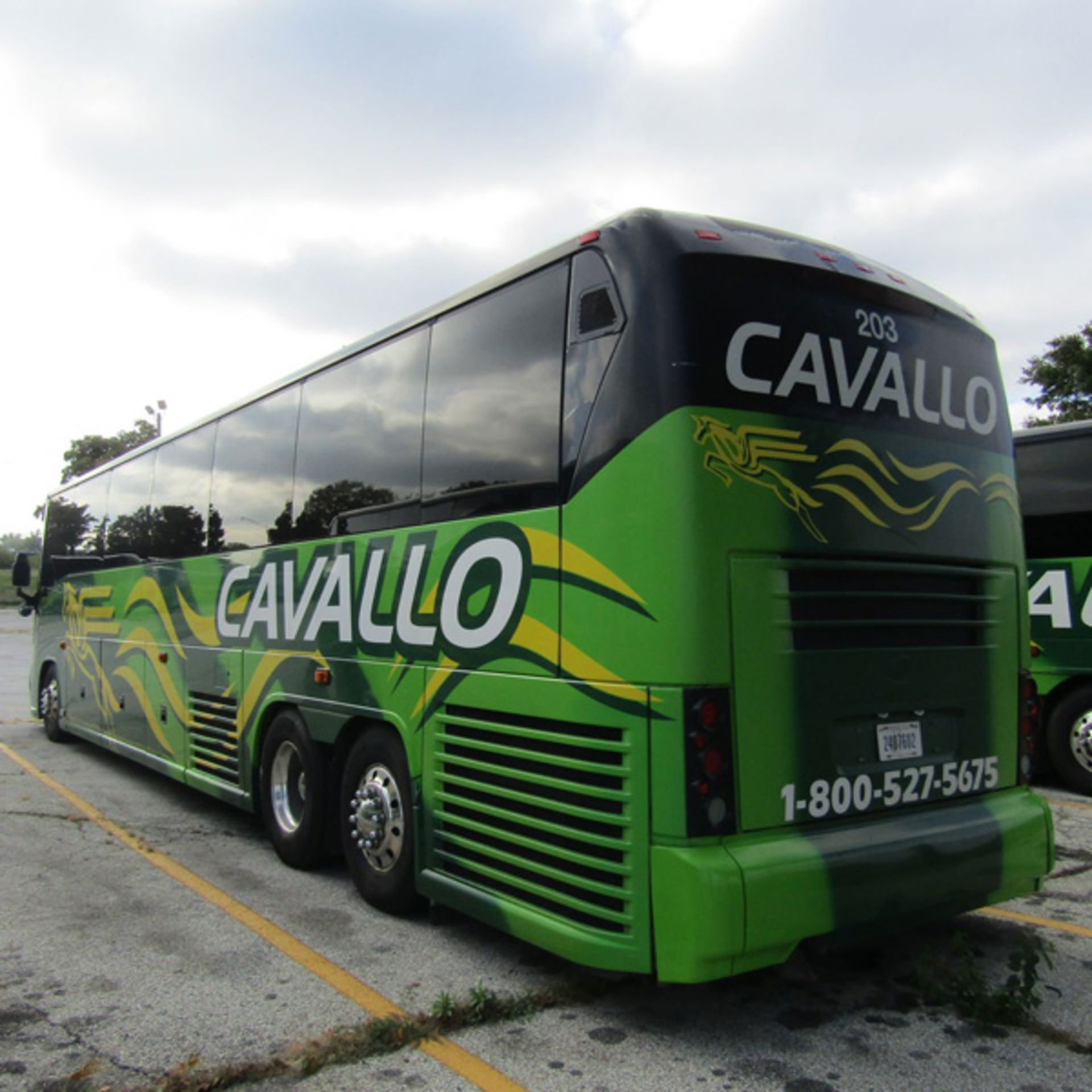 2008 MCI J4500 56-Passenger Charter Bus - Dual Axle, VIN 2MG3JMEA0BW64621, 632,102 Miles (Bus - Bild 3 aus 8