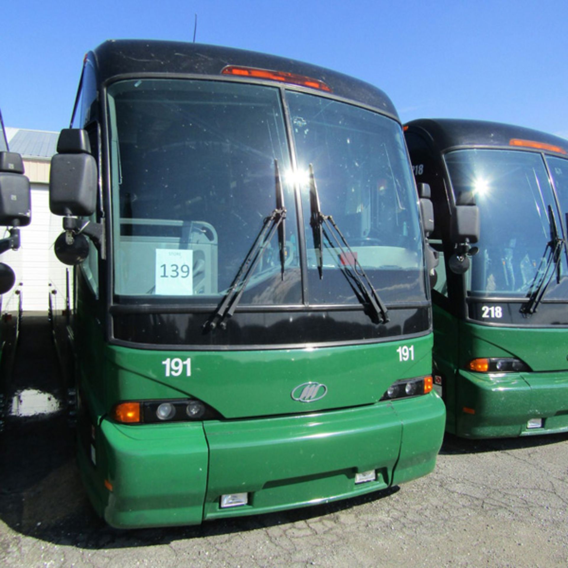 2007 MCI J4500 56-Passenger Charter Bus - Dual Axle,VIN 2M93JMDA67W063963, 635,900 Miles (Bus - Bild 2 aus 8