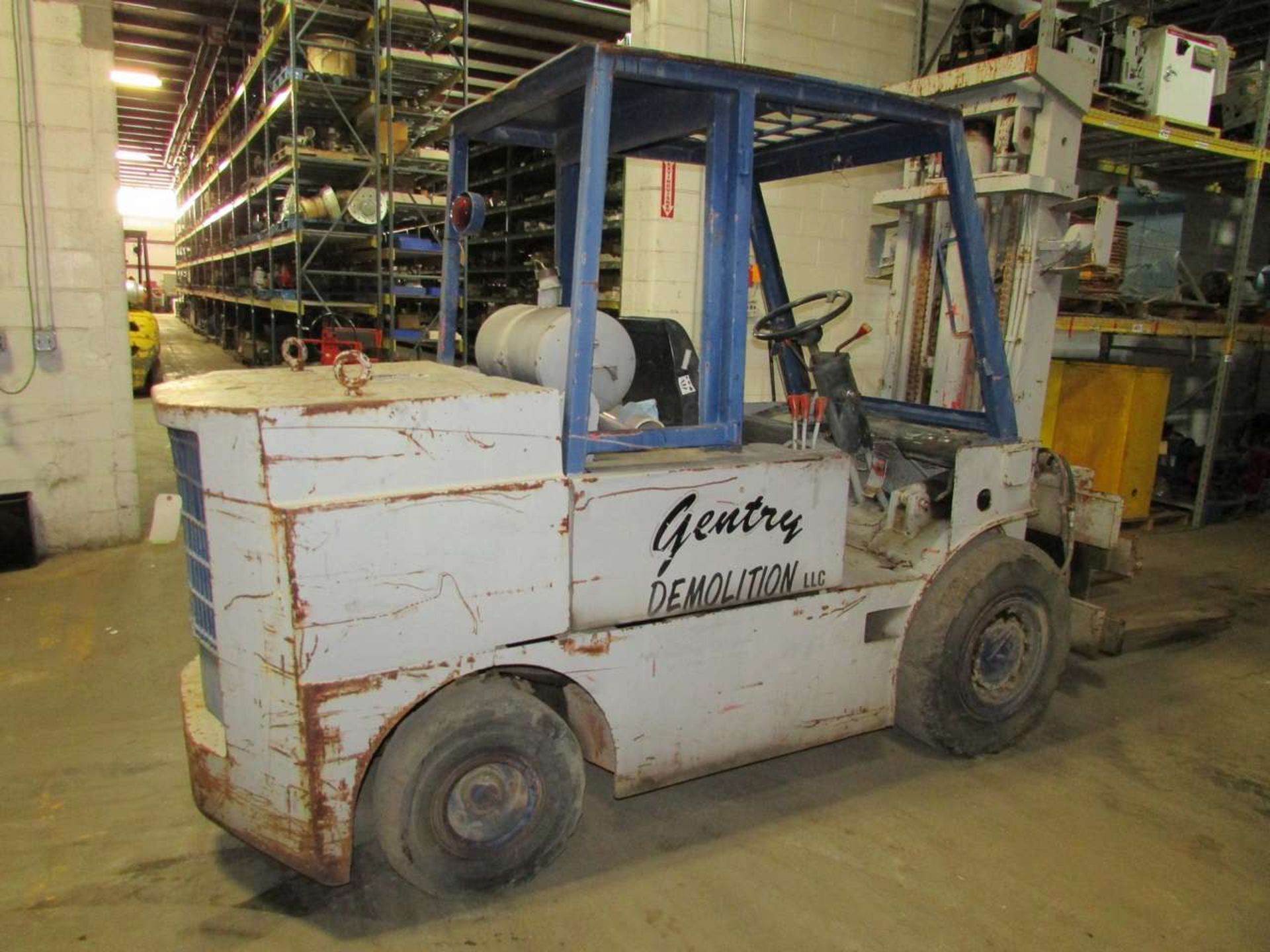 Allis Chalmers ACP100NC Gasoline Fork Truck - Image 4 of 6