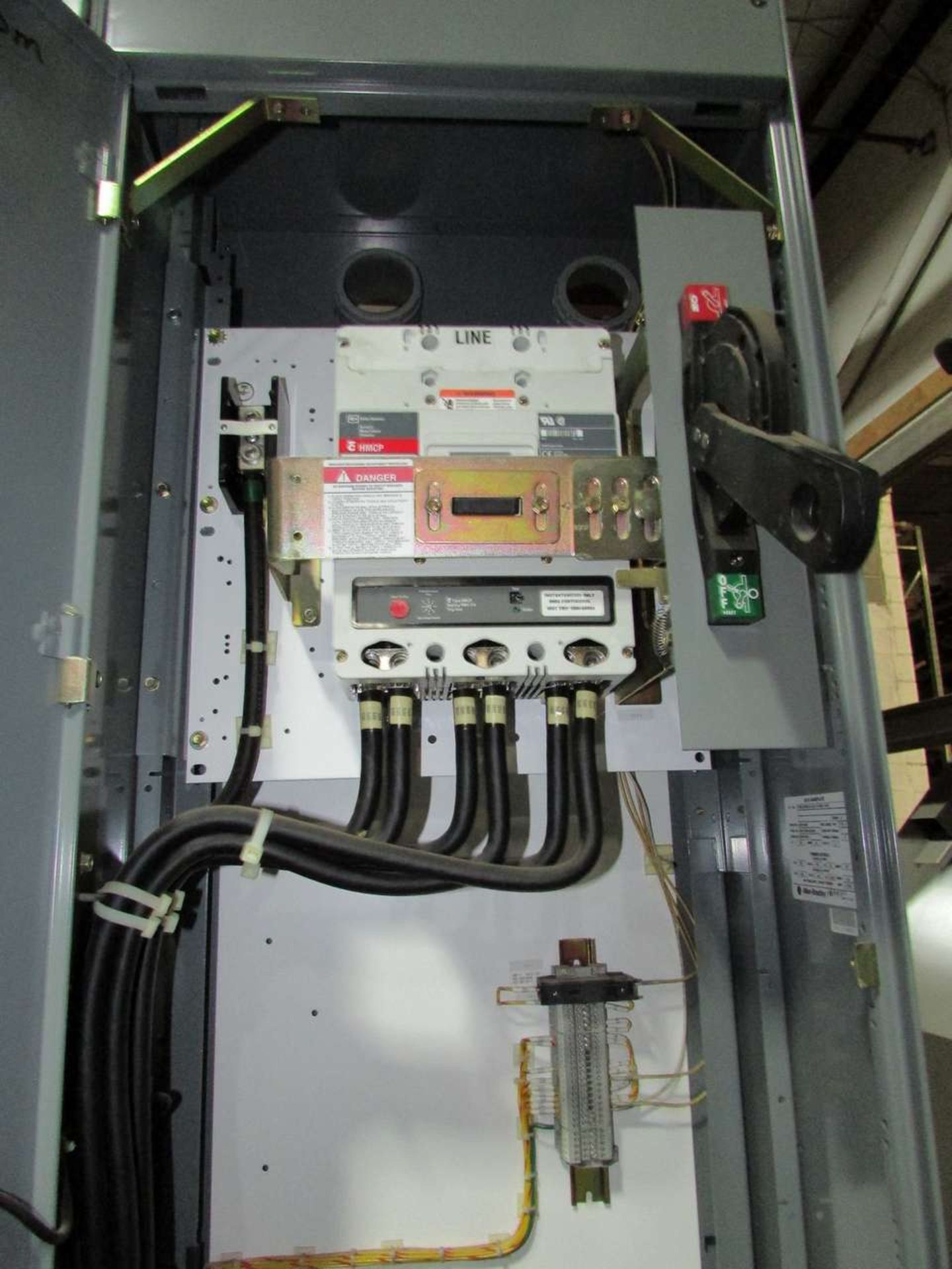 Allen Bradley 1336F-BP300V-AA-CB-DB-GM1C-HA2L 350HP Variable Frequency AC Drive Cabinet - Image 6 of 9