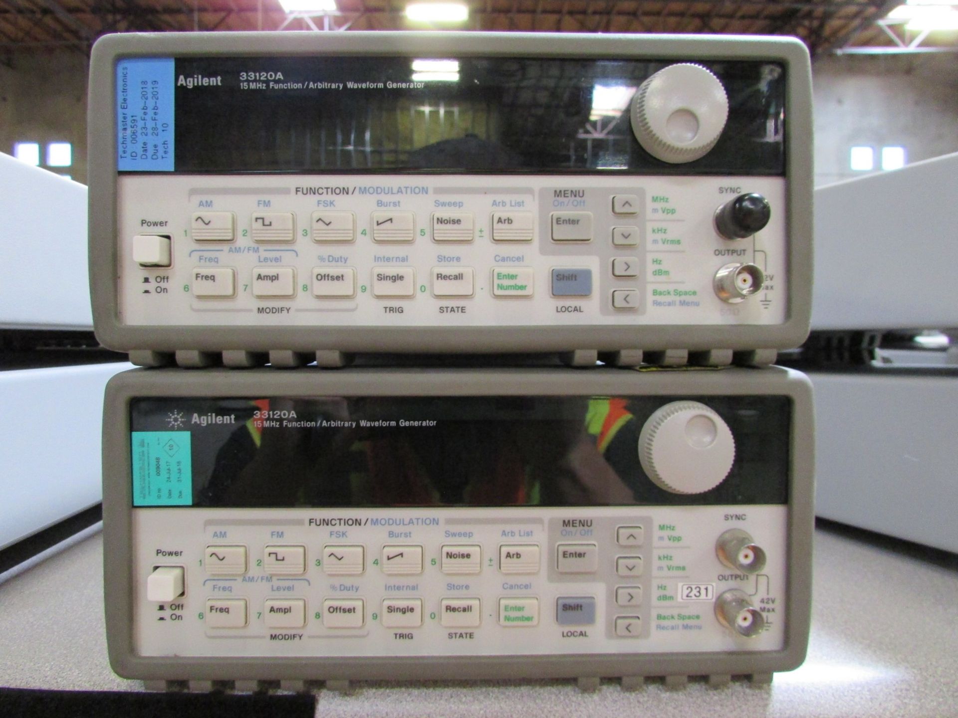 Agilent 33120A 20 MHz Function/Arbitrary Waveform Generators - Image 2 of 3