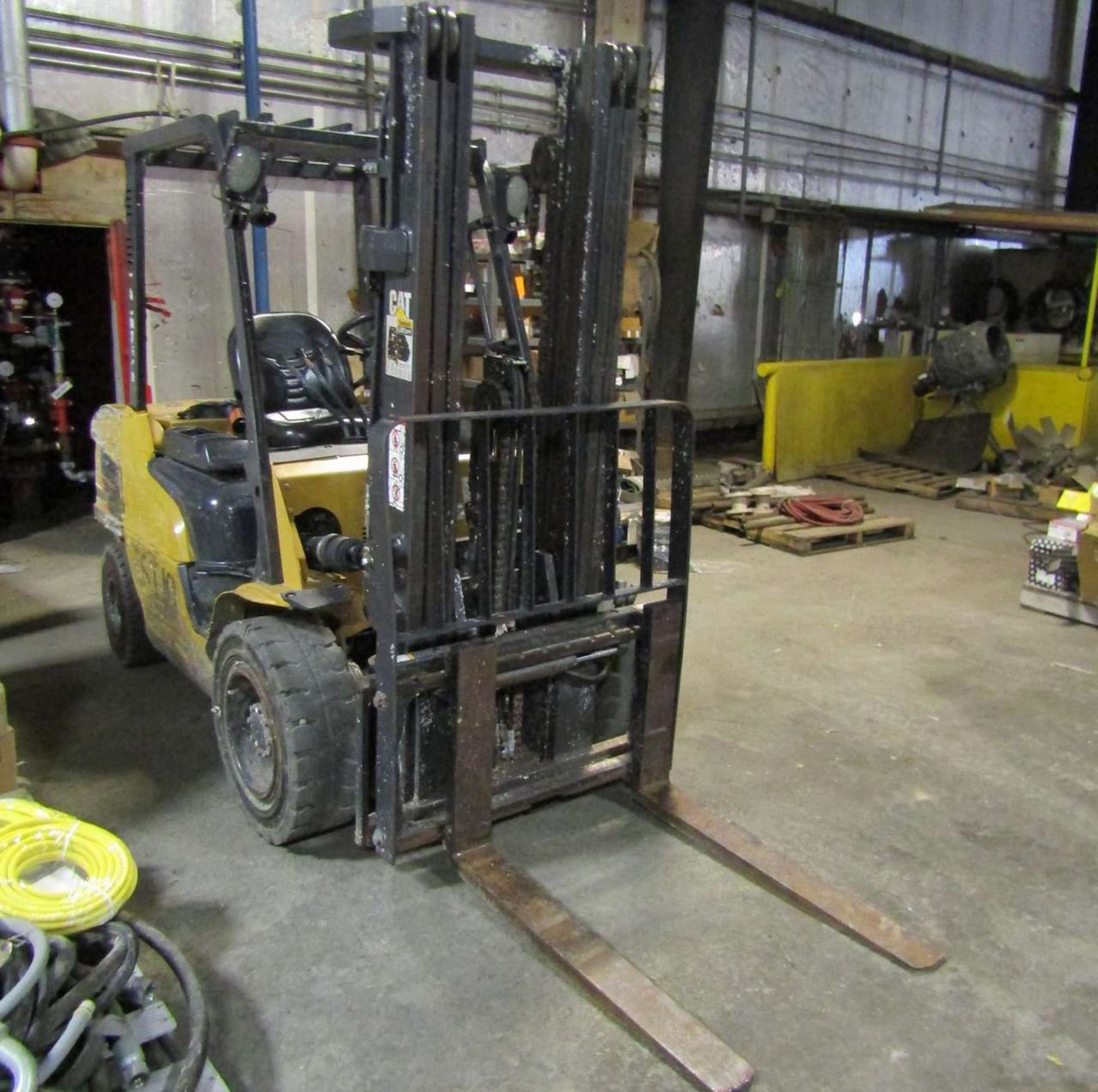 CAT 2PD7000 Fork Lift - Image 2 of 5