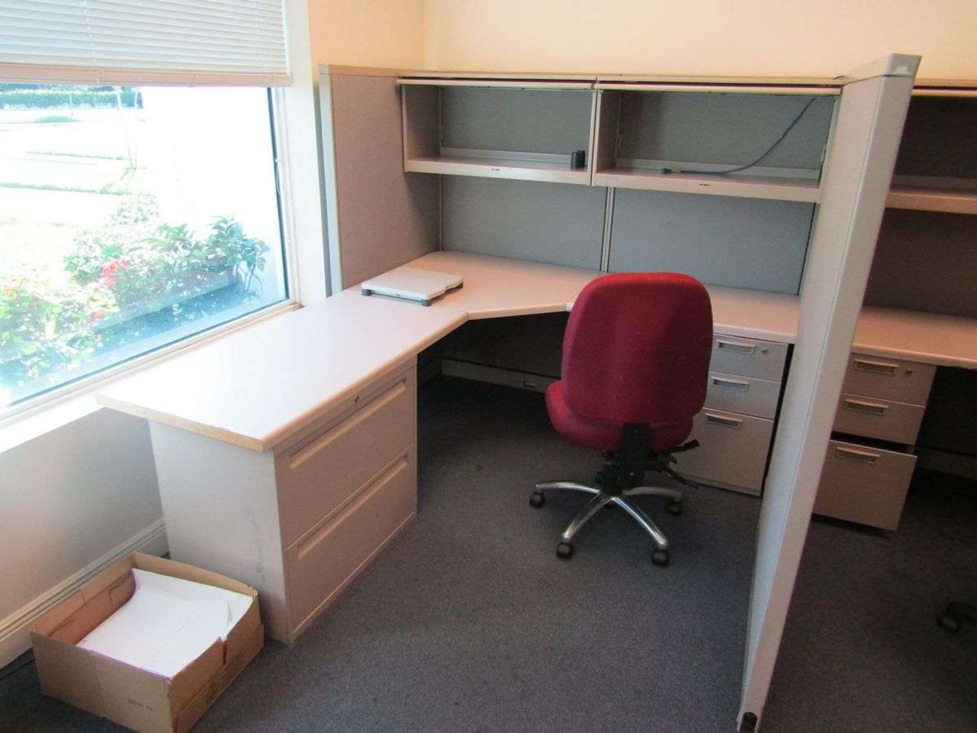 Office Cubicles - Image 3 of 6