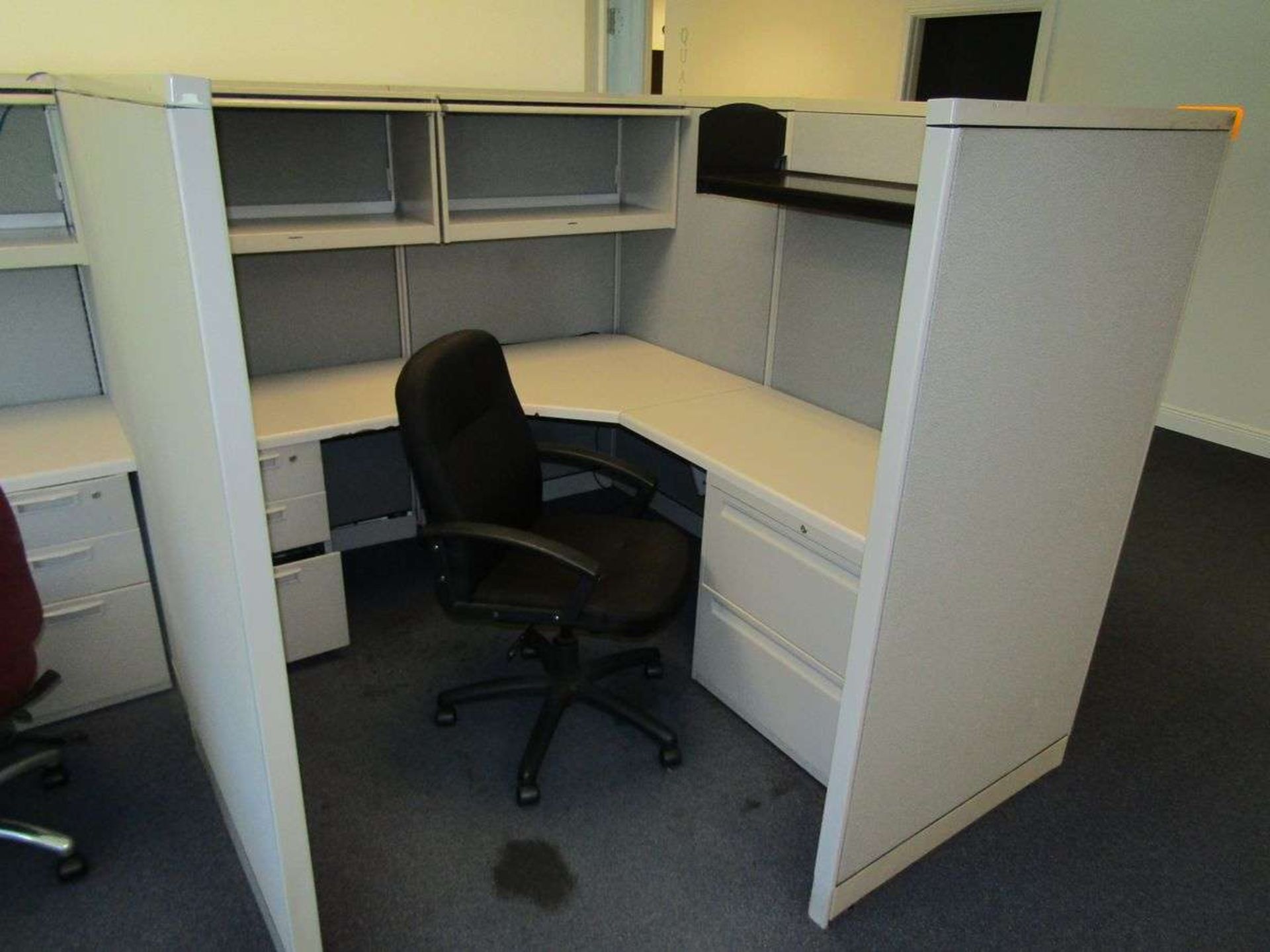Office Cubicles - Image 2 of 6