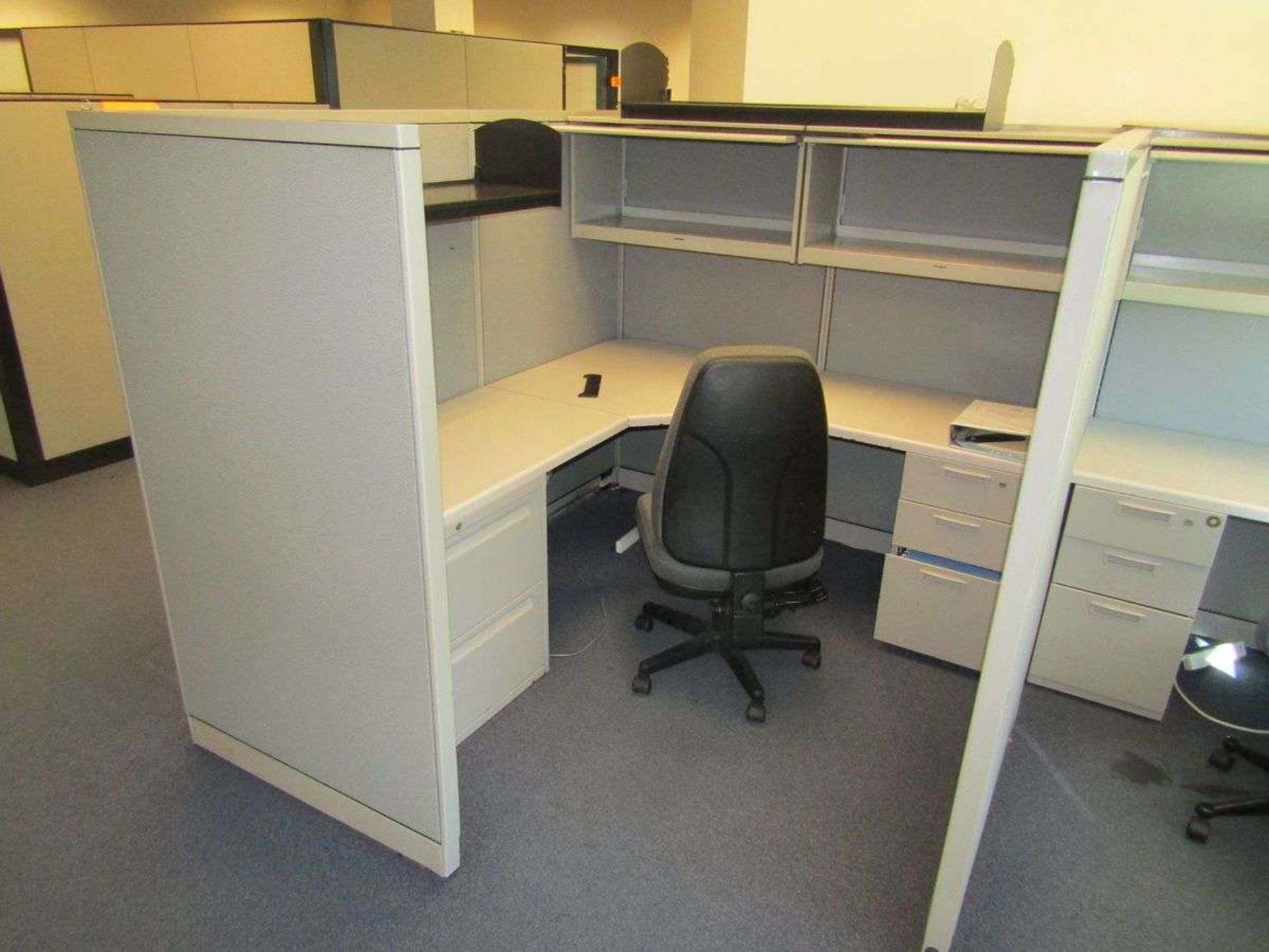 Office Cubicles - Image 5 of 6