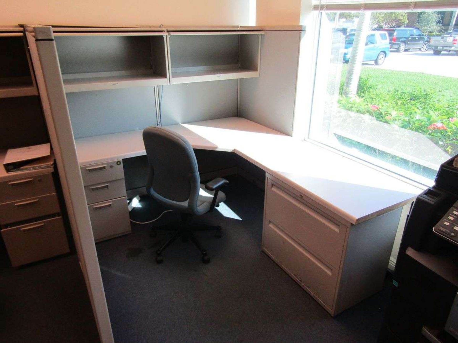 Office Cubicles - Image 6 of 6