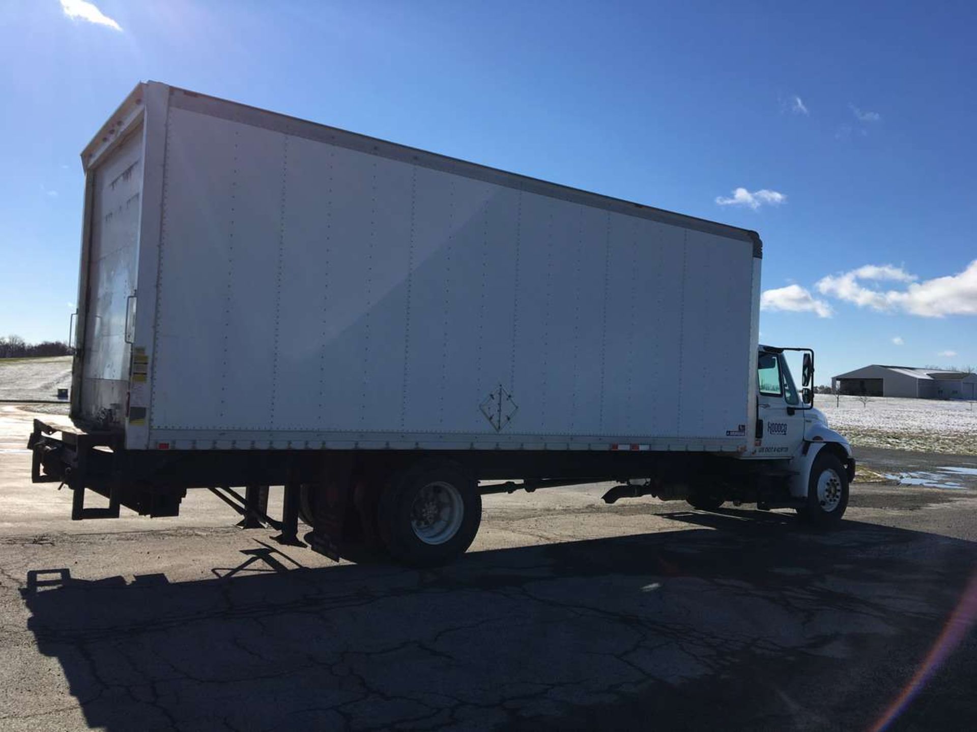 2009 International Max Force DT4300 24 Foot Commercial Box Truck - Image 3 of 12