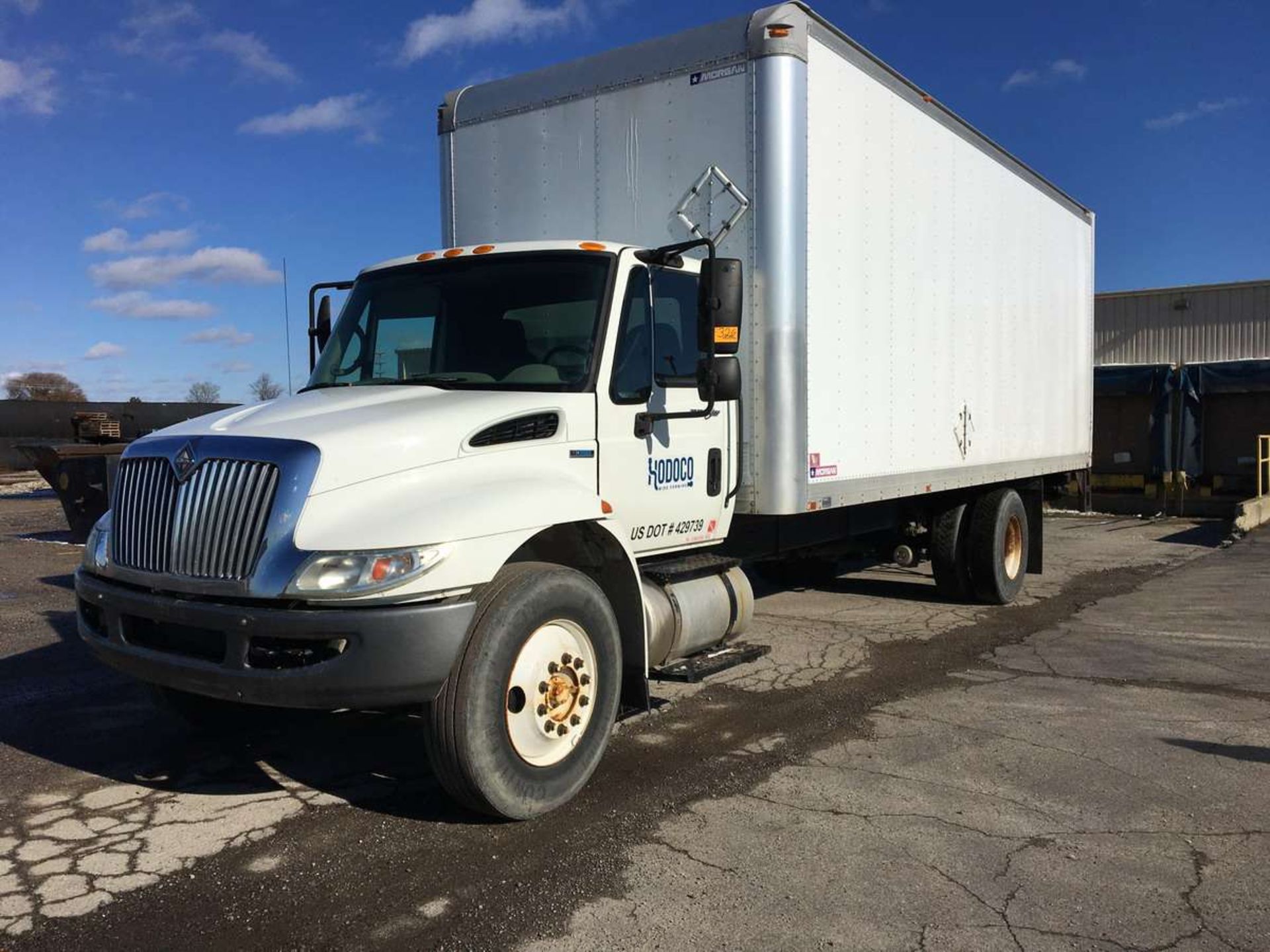 2009 International Max Force DT4300 24 Foot Commercial Box Truck - Image 5 of 12