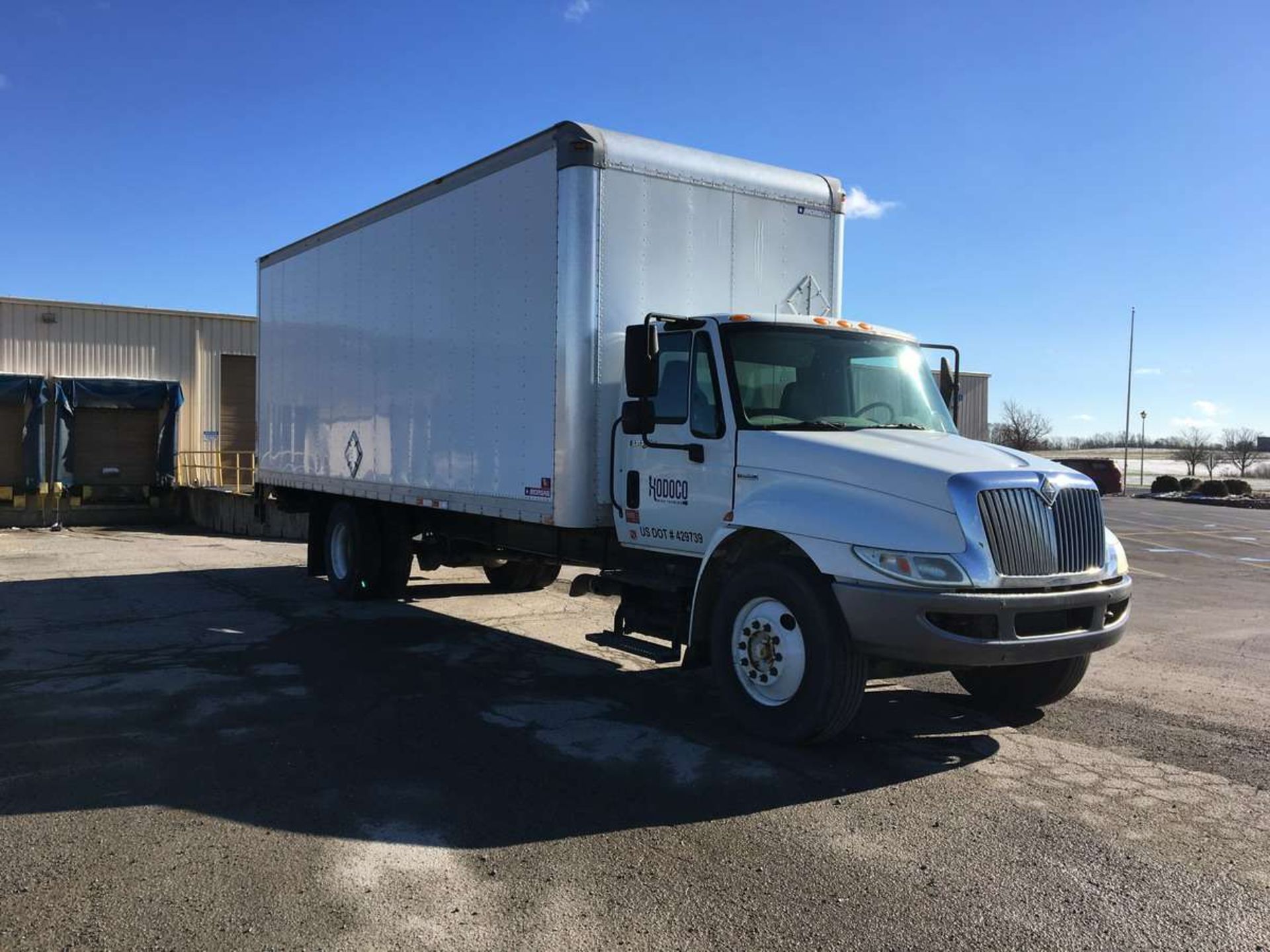 2009 International Max Force DT4300 24 Foot Commercial Box Truck - Image 4 of 12