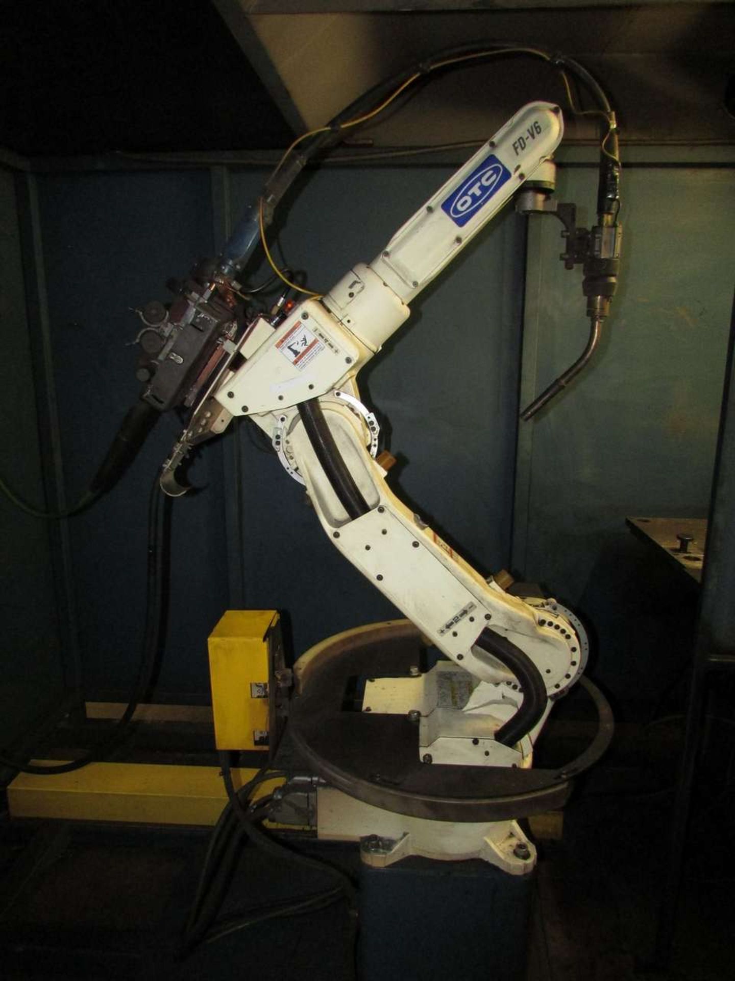 2014 OTC Eco-Arc 200 Robotic Welding Cell - Image 8 of 21
