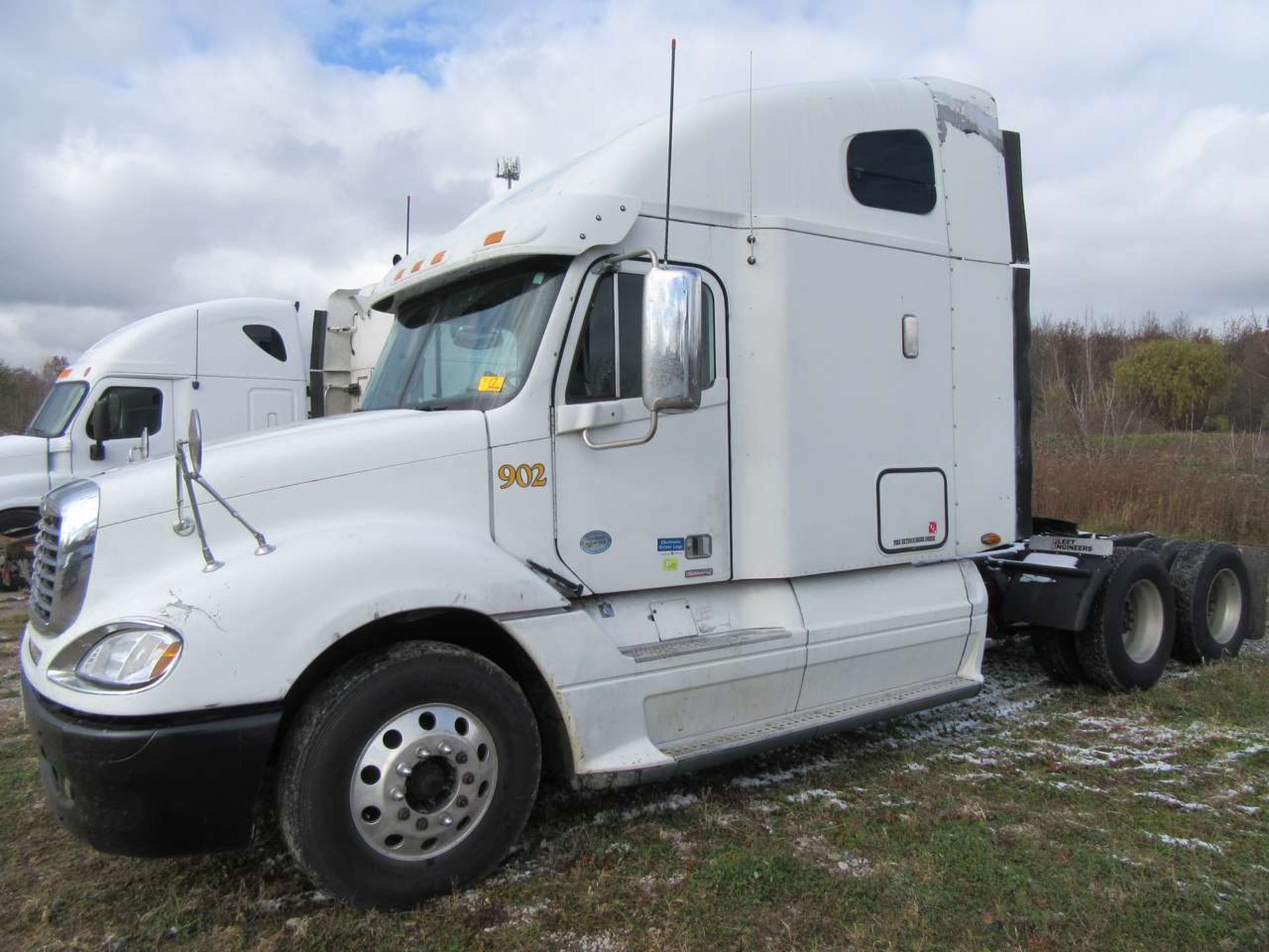 2008 Freightliner Columbia Sleeper Tractor