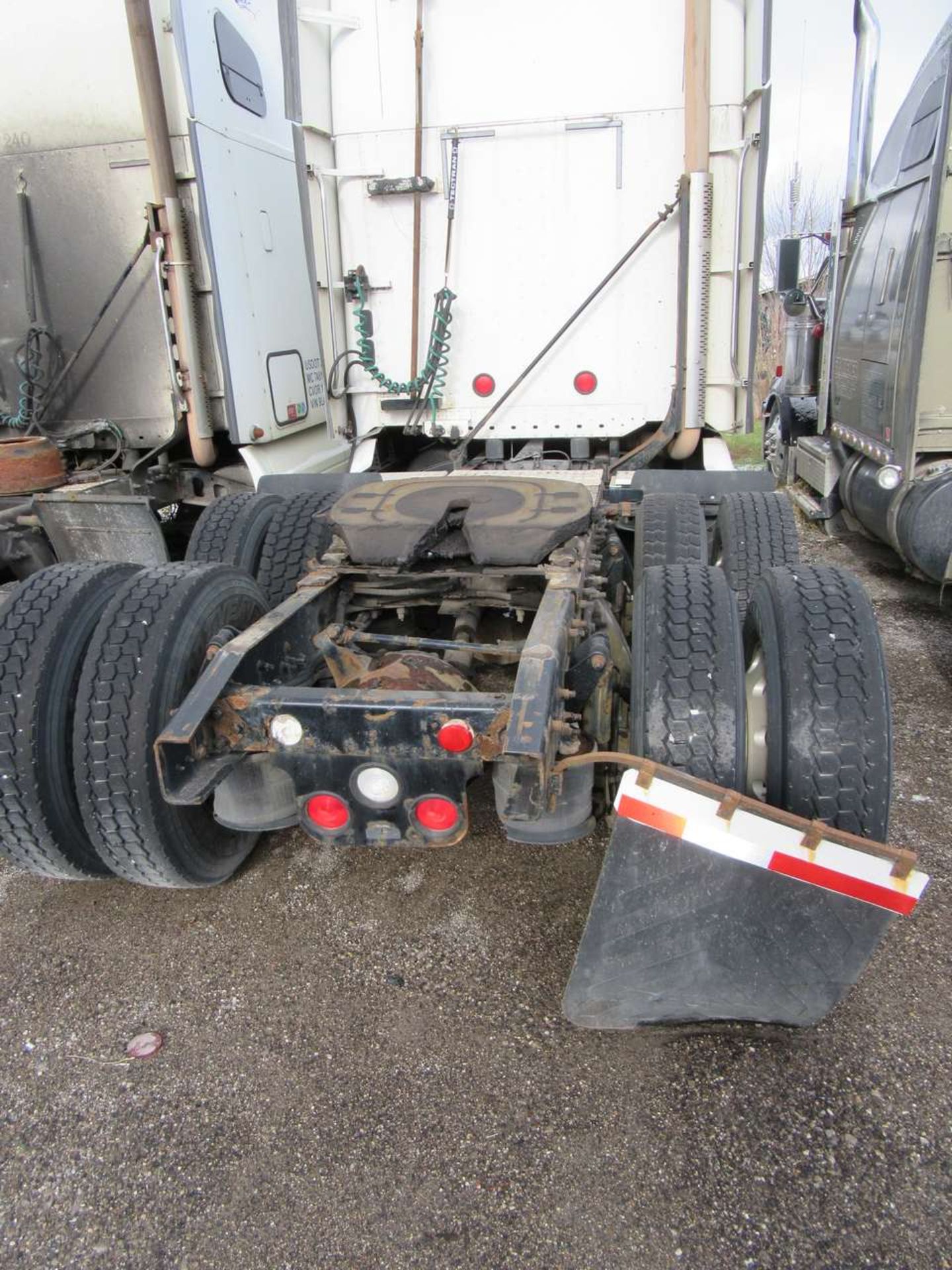 2008 Freightliner Columbia Sleeper Tractor - Image 5 of 5