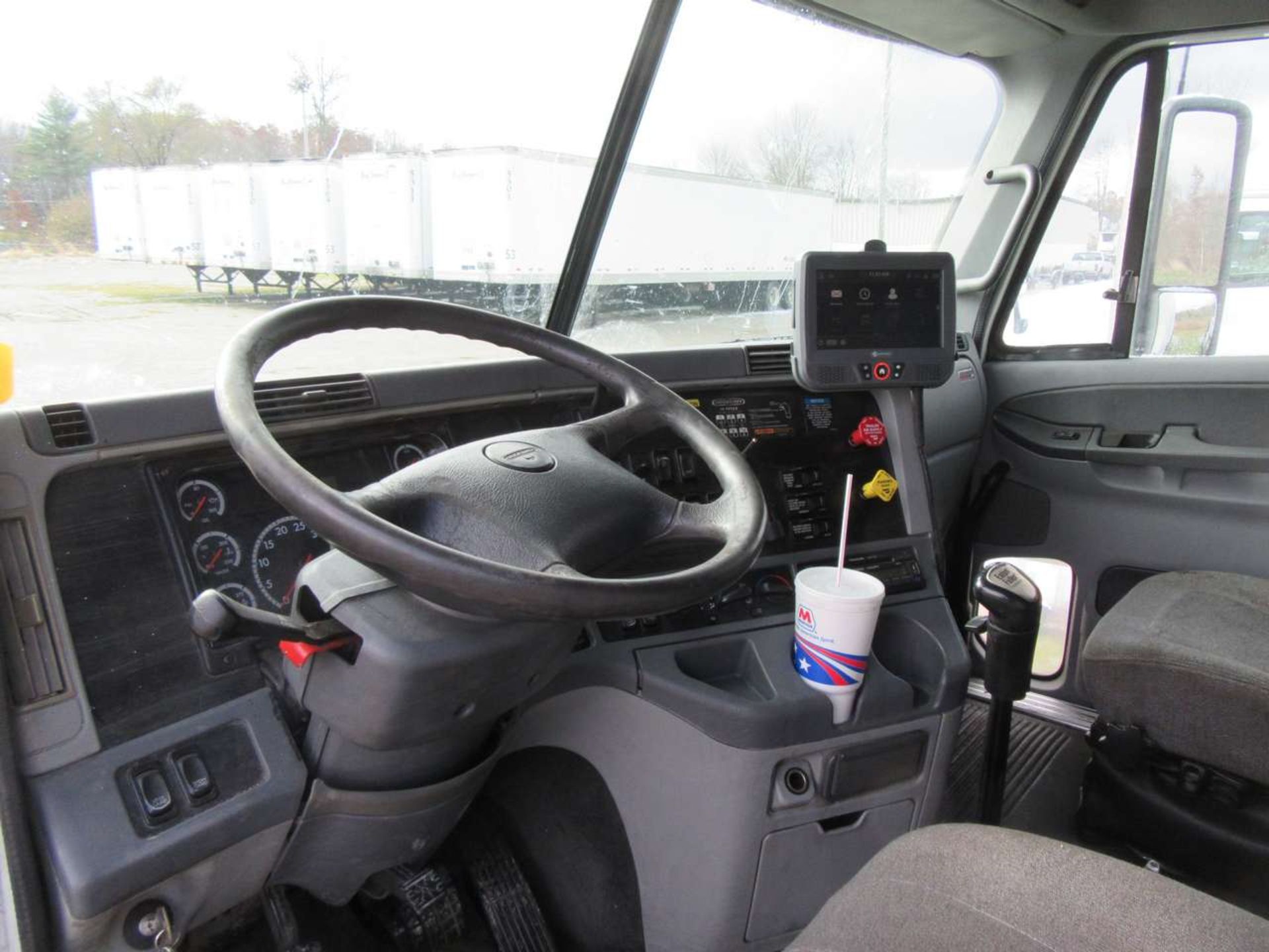 2008 Freightliner Columbia Sleeper Tractor - Image 5 of 10