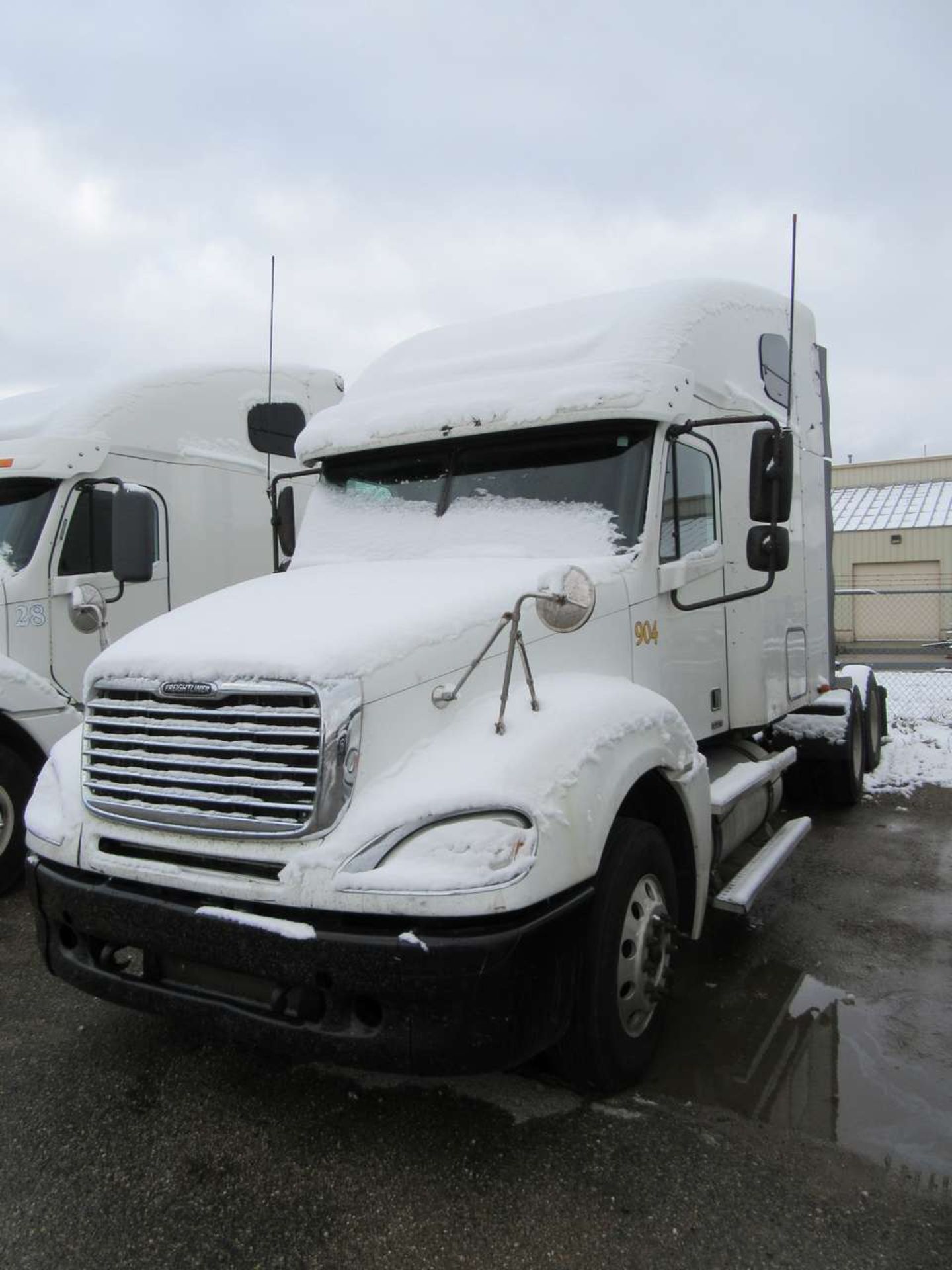 2006 Freightliner Columbia Sleeper Tractor