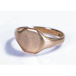 9 carat gold signet ring, 4.1 grams