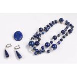 Lapis lazuli demi pardue set, consisting of a necklace, brooch and earrings, (4)