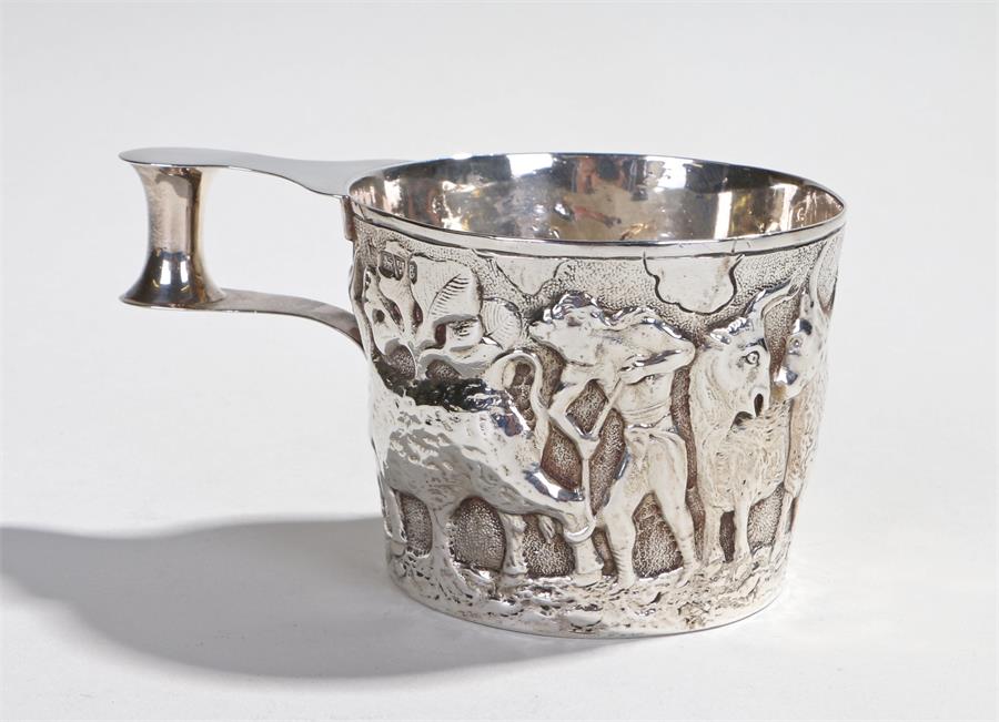 Unusual Edward VII silver cup, Chester 1905, maker George Nathan & Ridley Hayes, the repousse single