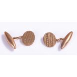 9 carat gold pair of cufflinks, with disc and tube links, 5.7 grams