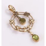 9 carat gold peridot and pearl pendant, with a swing peridot to the middle, 46mm long