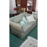 Settee and armchair, decorated in green and red, (2)