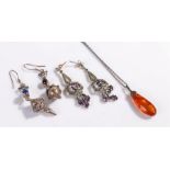 Silver and amber pendant necklace, together with two pairs of silver earrings, (5)