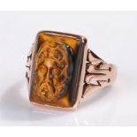Unusual yellow metal and tigers eye ring, the tigers carved as a Greek god with wide shoulders to