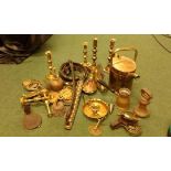 Mixed works of art in brass to include Candle sticks, horse brasses and a watering can (qty)