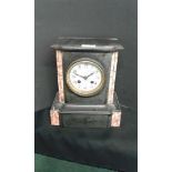 Slate and marble mantel clock, 25cm high