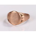 9 carat gold signet ring, 4.1 grams