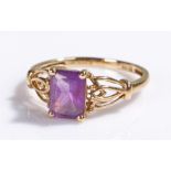 9 carat gold amethyst set ring, with an emerald cut amethyst and loop shoulders