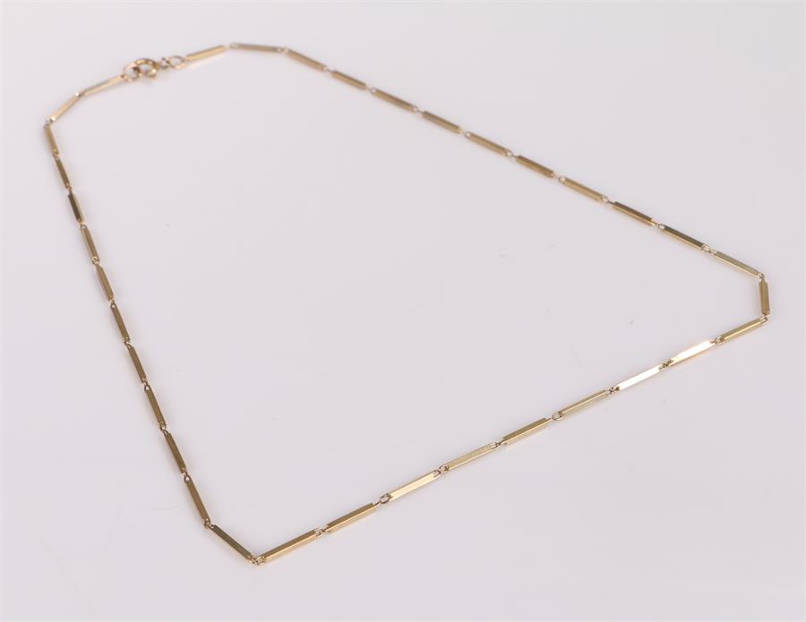 9 carat gold necklace, with linked bars, 6.1 grams