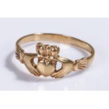 9 carat gold ring, in the form of the Claddagh with a heart below a crown and held by hands, 1.9