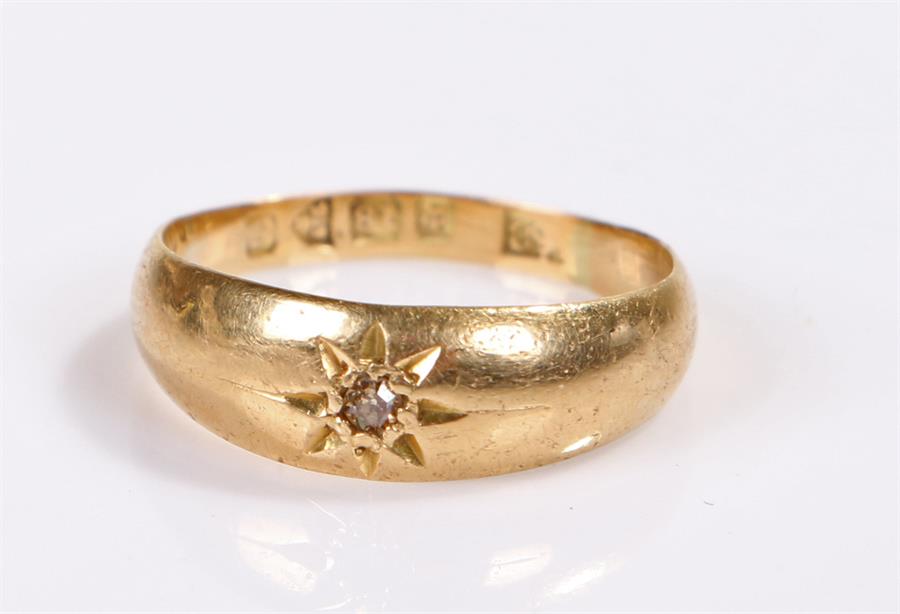 18 carat gold diamond set ring, with a round cut diamond to the head, ring size K 1/2
