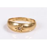 18 carat gold diamond set ring, with a round cut diamond to the head, ring size K 1/2