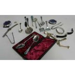 Mixed items, to include two silver frames, silver plated flatware, pendants, a brooch and ladies